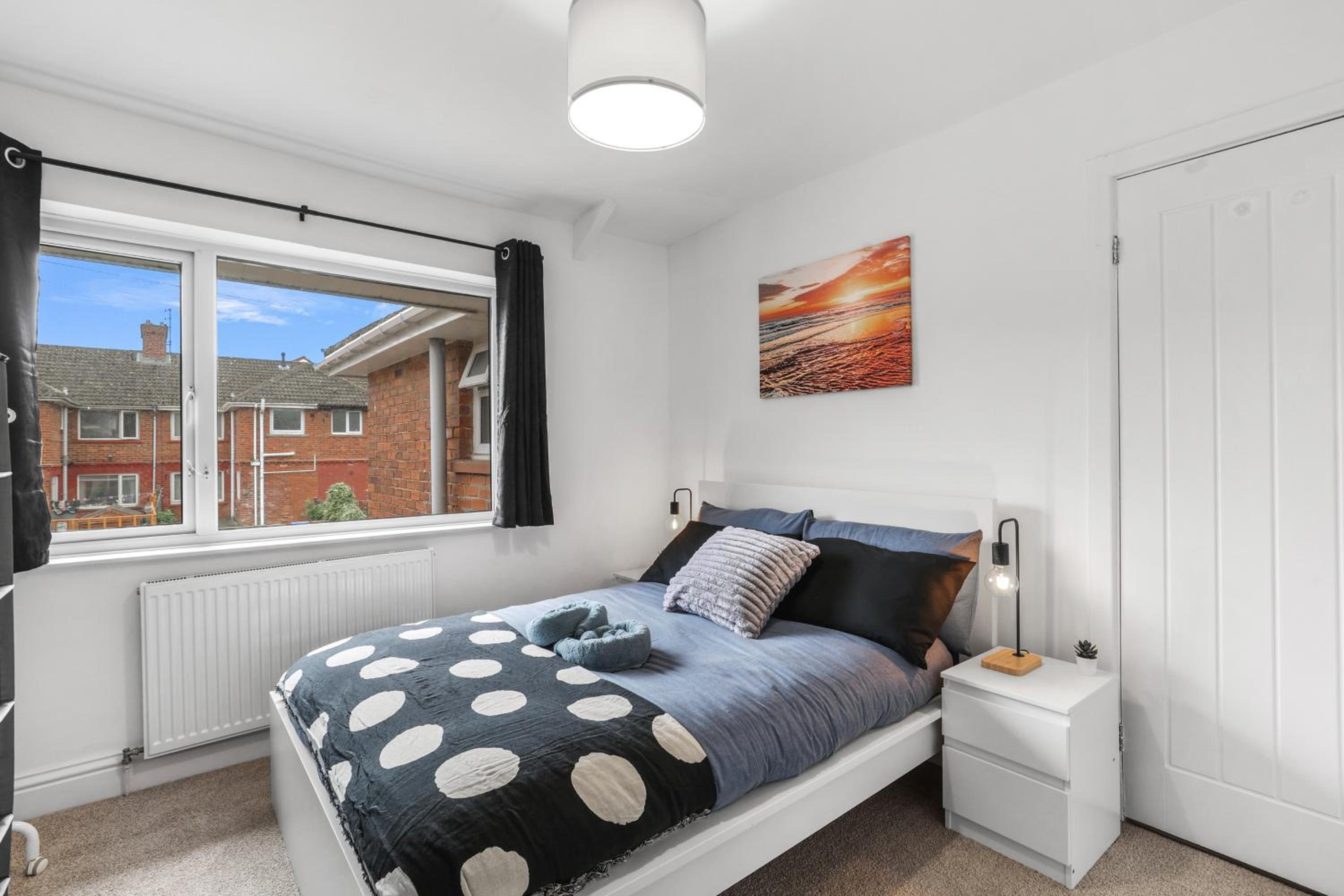 3Bedroom House - Free Parking