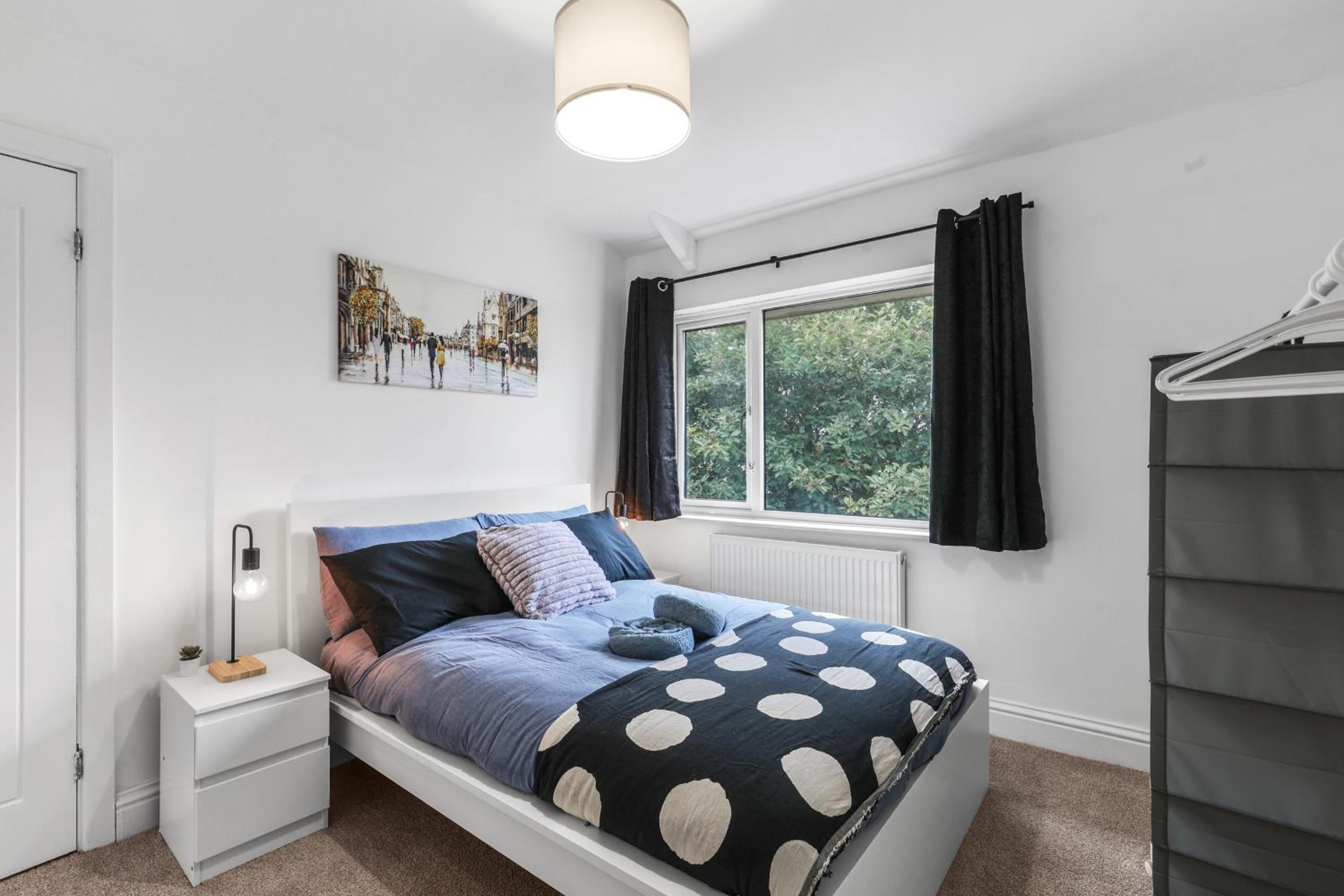 3Bedroom House - Free Parking