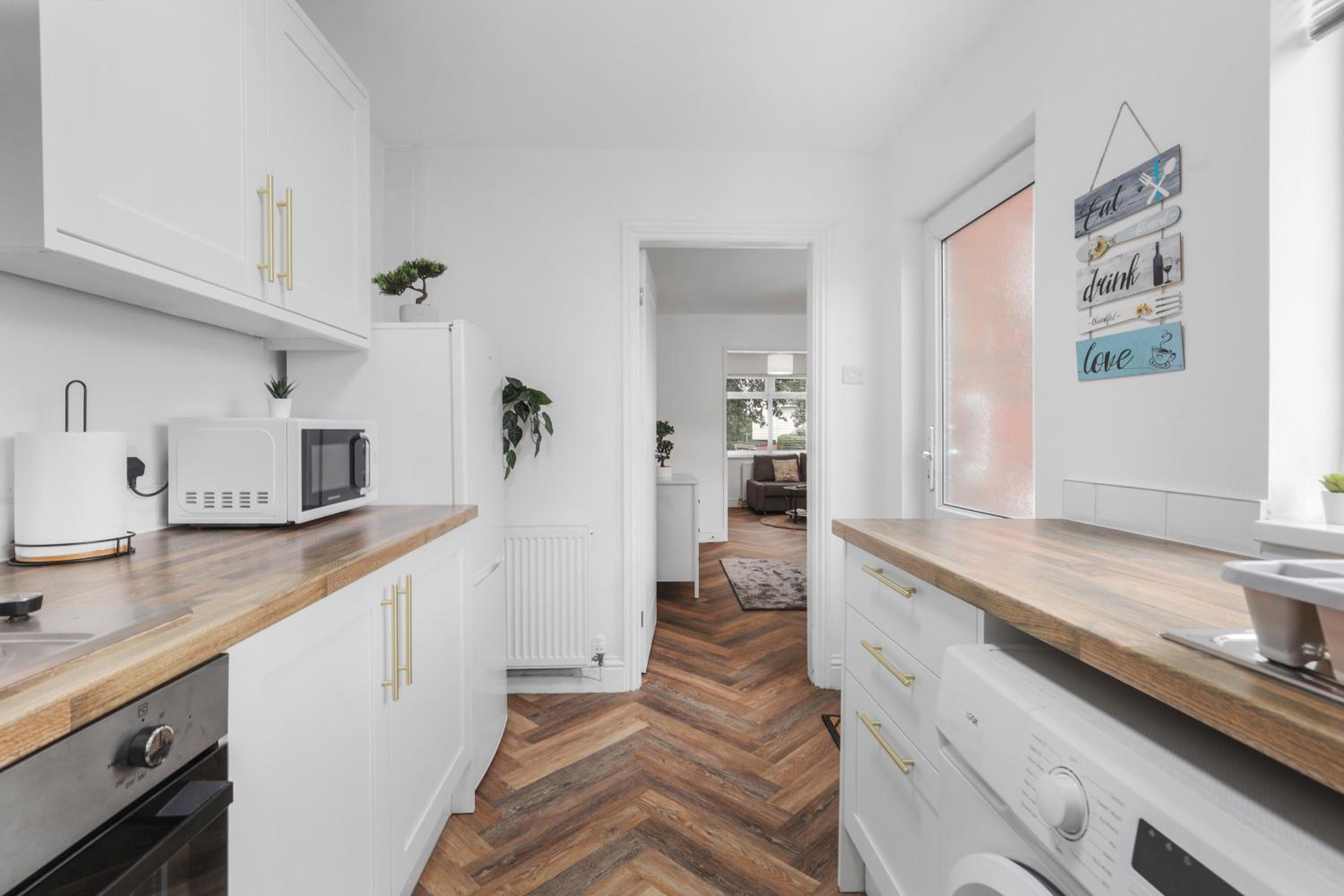 3Bedroom House - Free Parking