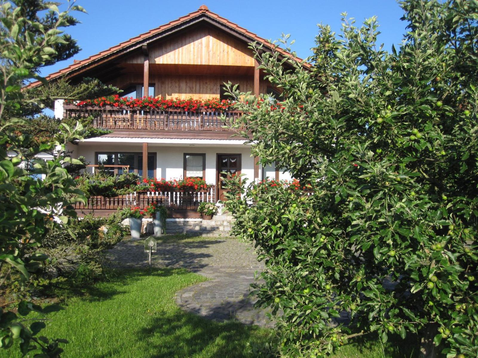 Urlaubspension 'Hohes Rott' und Apartmenthaus
