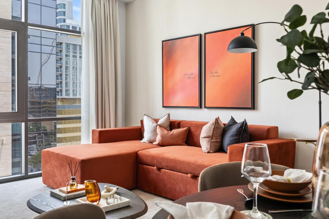 Stylish 1BR with Work Desk, Pool and Gym