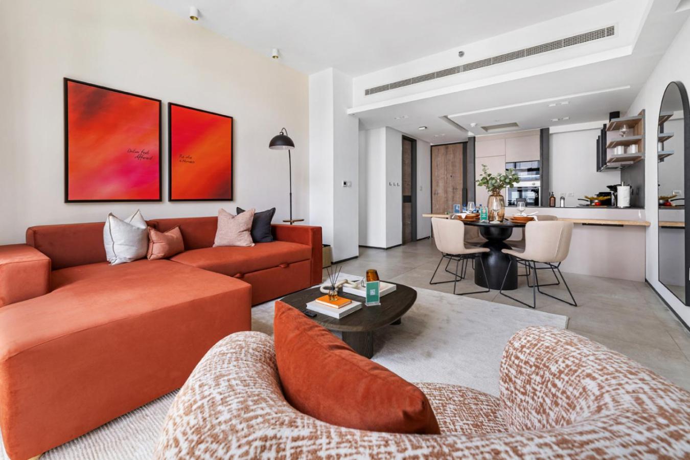 Stylish 1BR with Work Desk, Pool and Gym