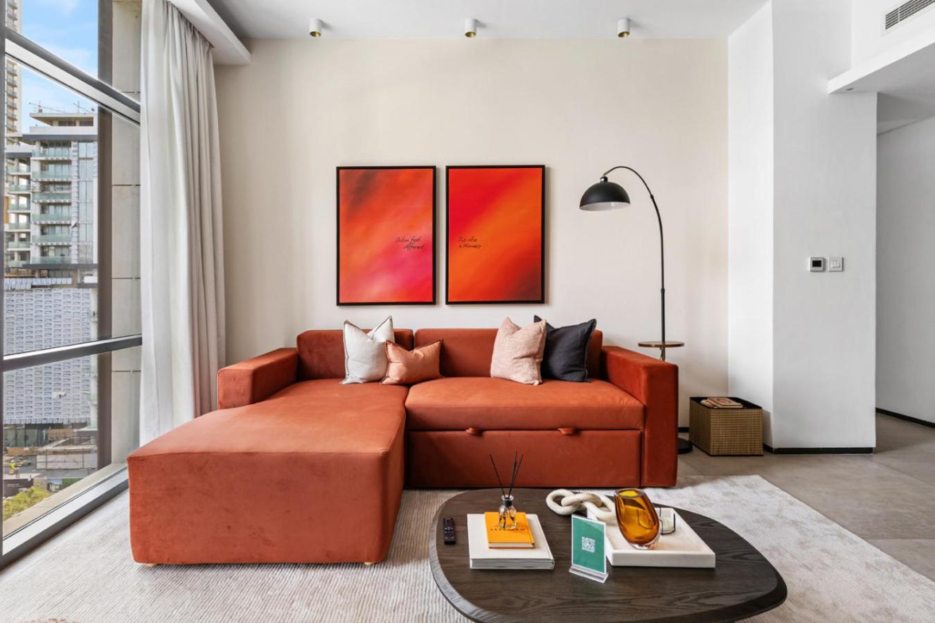 Stylish 1BR with Work Desk, Pool and Gym