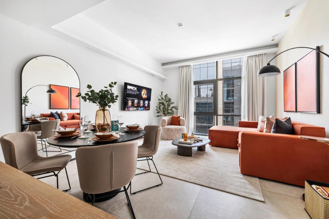 Stylish 1BR with Work Desk, Pool and Gym