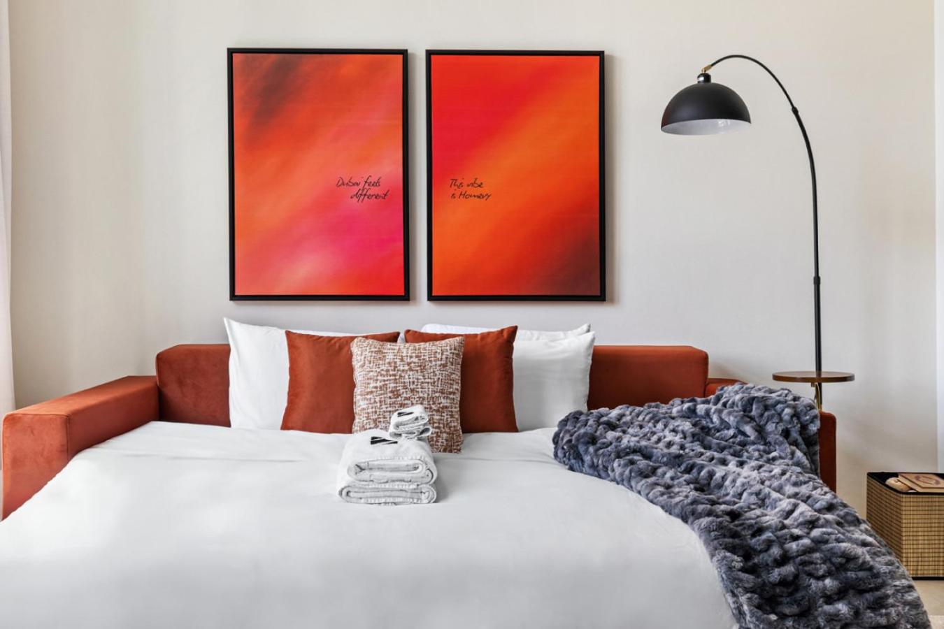 Stylish 1BR with Work Desk, Pool and Gym