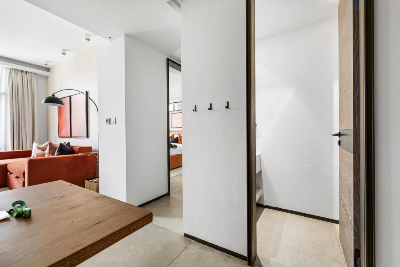 Stylish 1BR with Work Desk, Pool and Gym