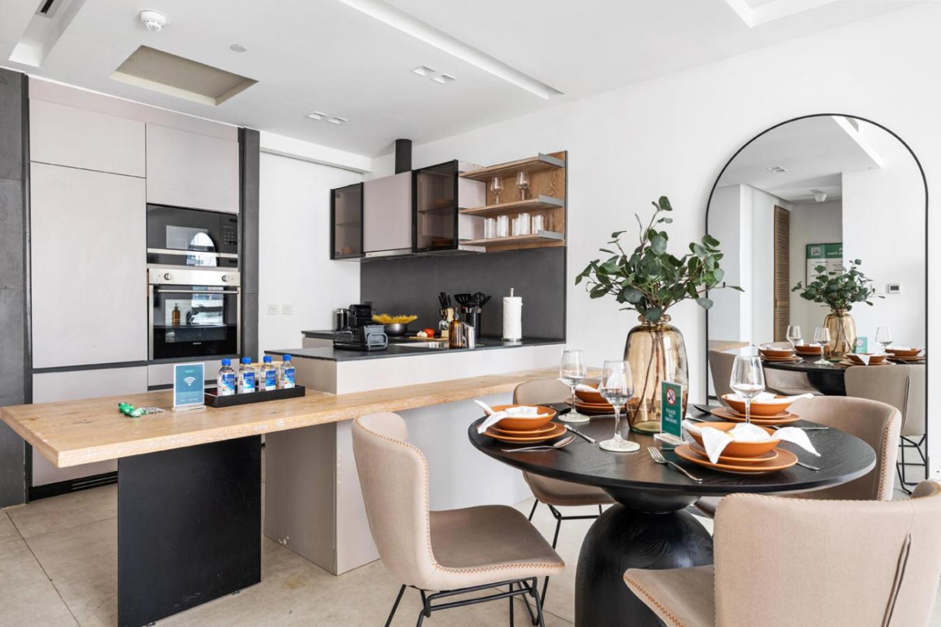 Stylish 1BR with Work Desk, Pool and Gym