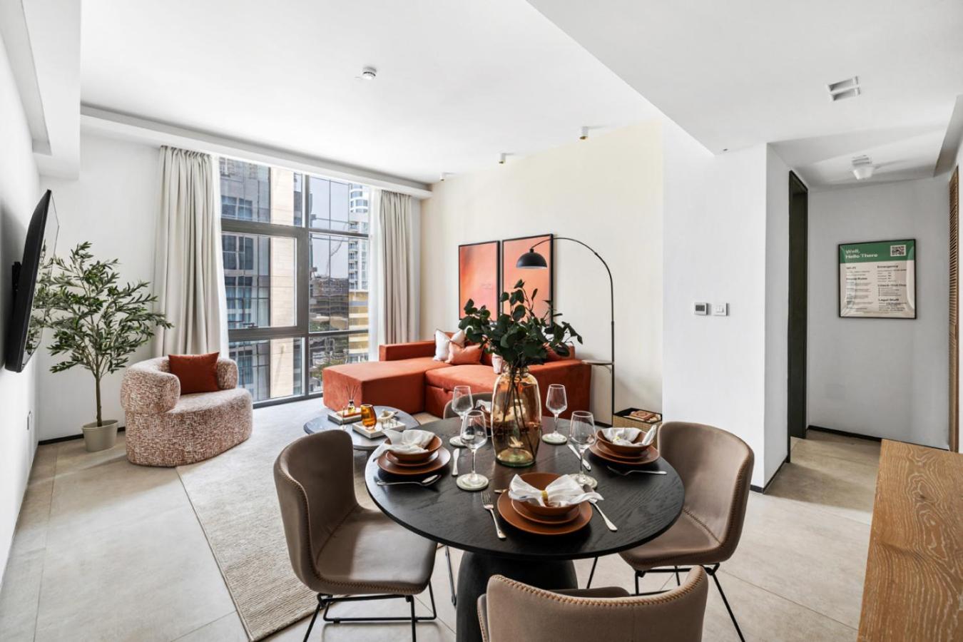 Stylish 1BR with Work Desk, Pool and Gym
