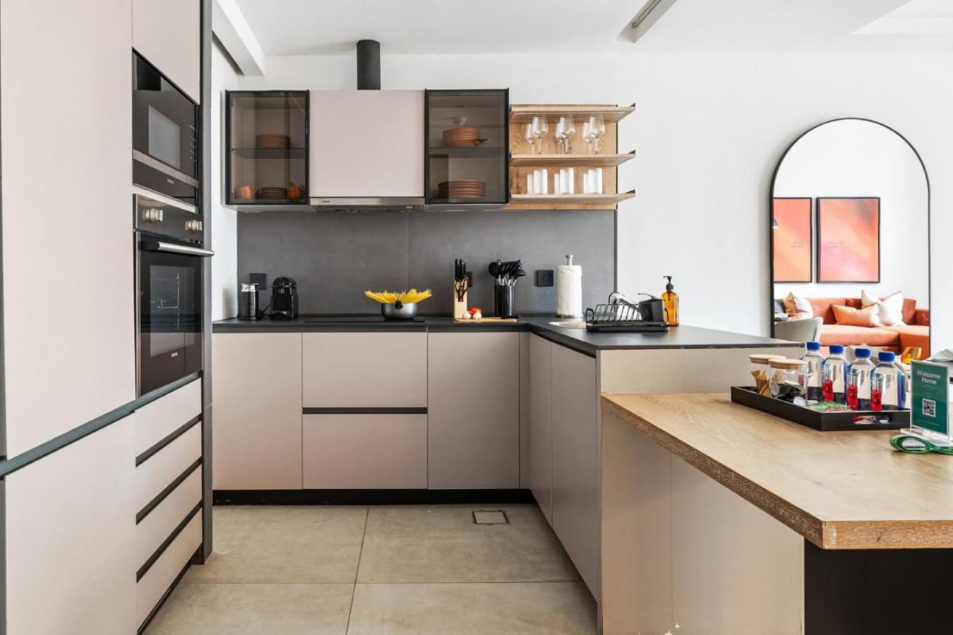 Stylish 1BR with Work Desk, Pool and Gym