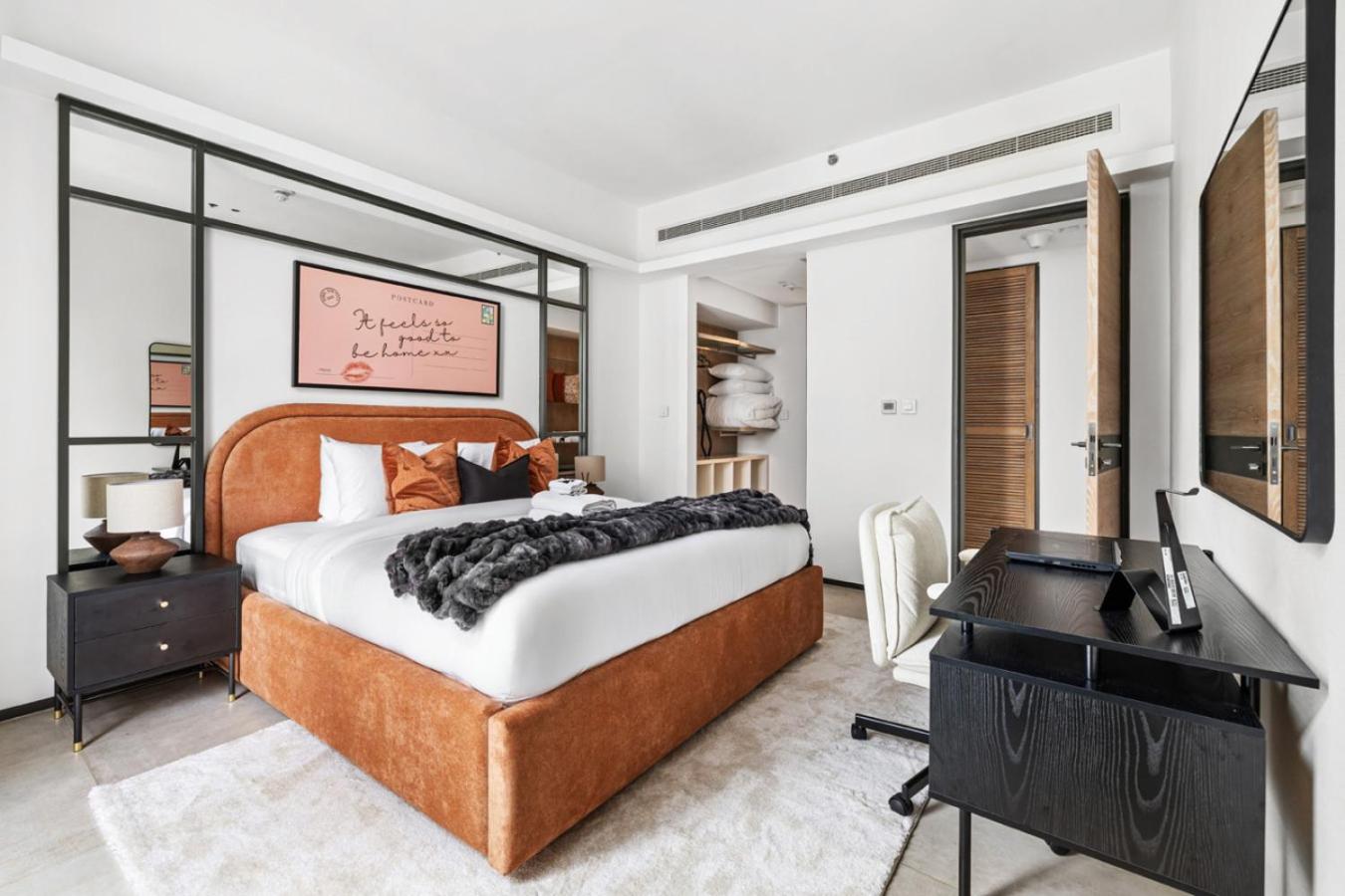 Stylish 1BR with Work Desk, Pool and Gym
