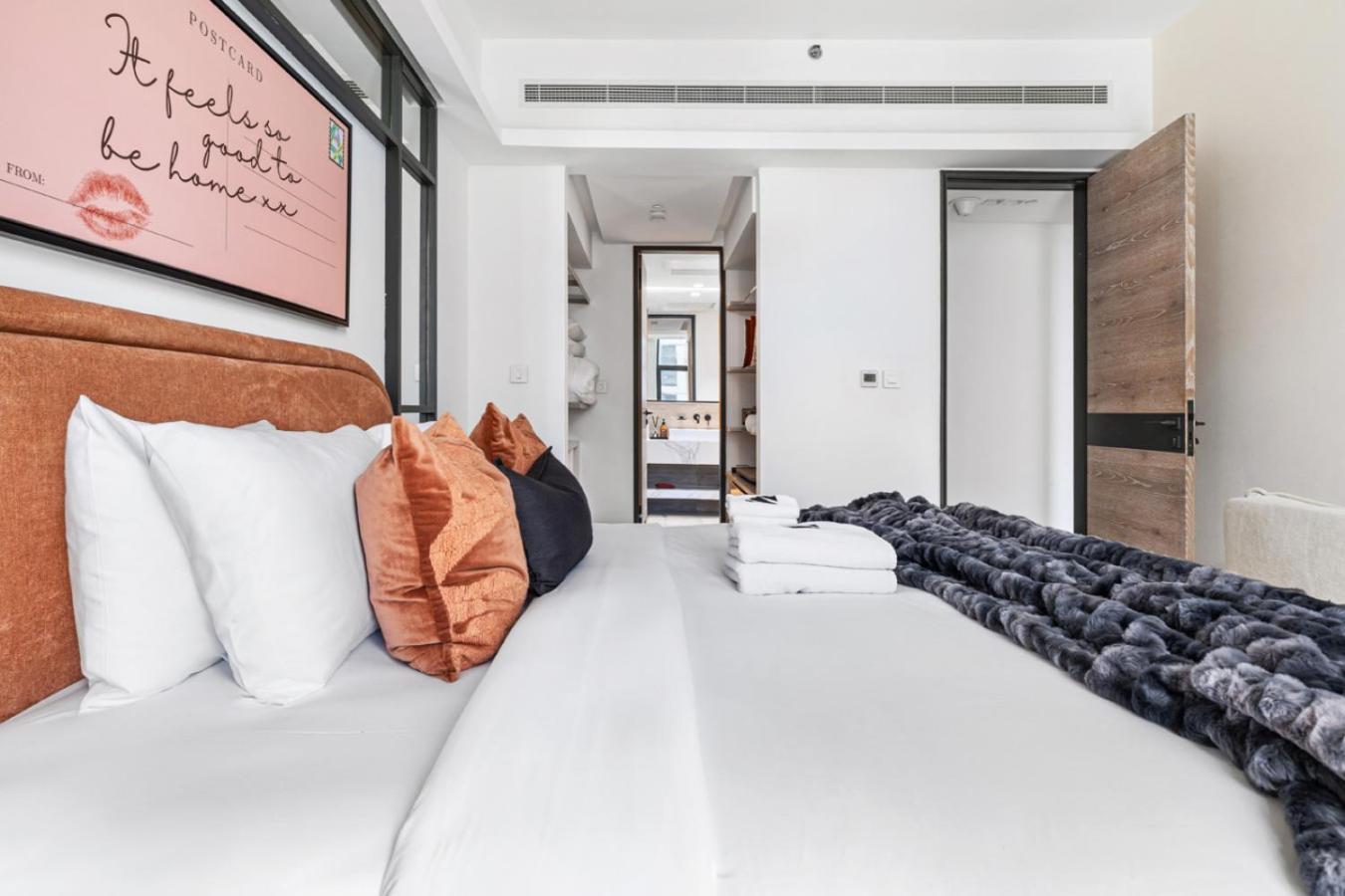 Stylish 1BR with Work Desk, Pool and Gym