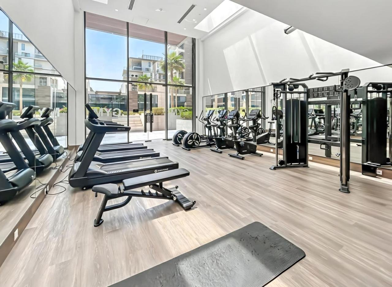 Stylish 1BR with Work Desk, Pool and Gym