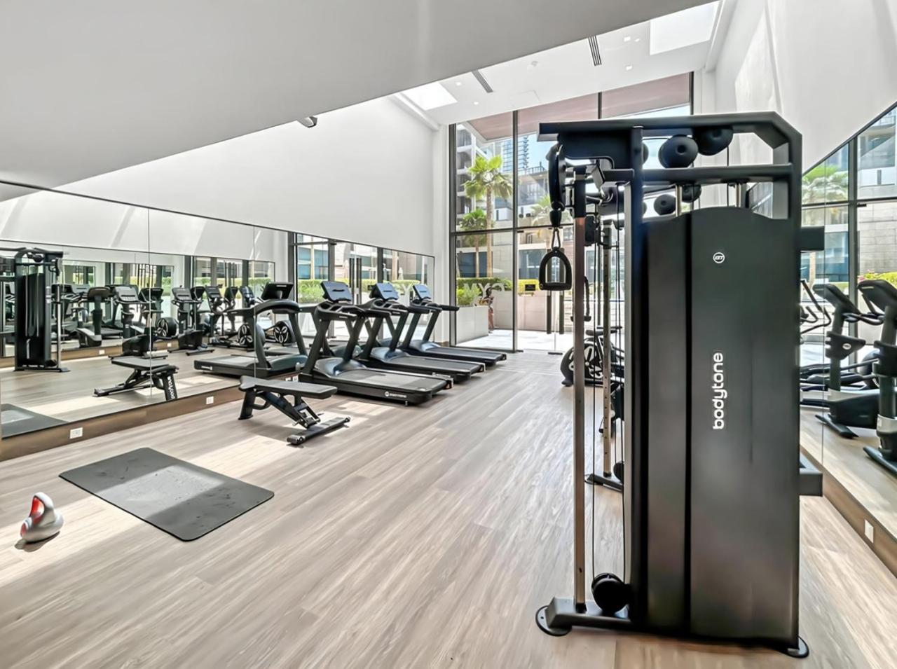 Stylish 1BR with Work Desk, Pool and Gym