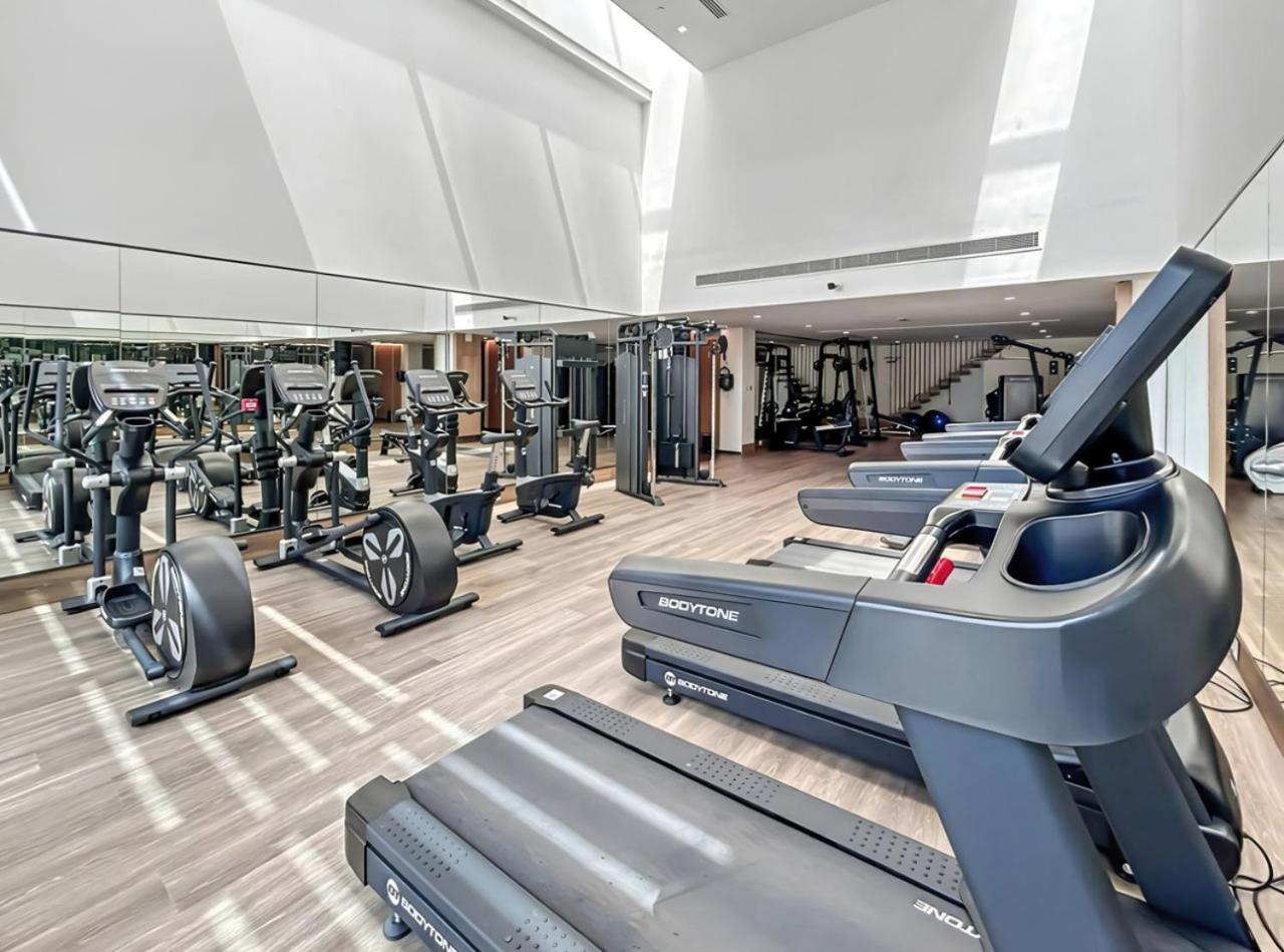 Stylish 1BR with Work Desk, Pool and Gym