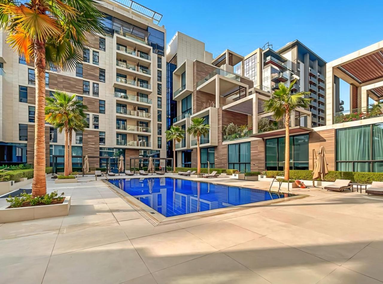 Stylish 1BR with Work Desk, Pool and Gym