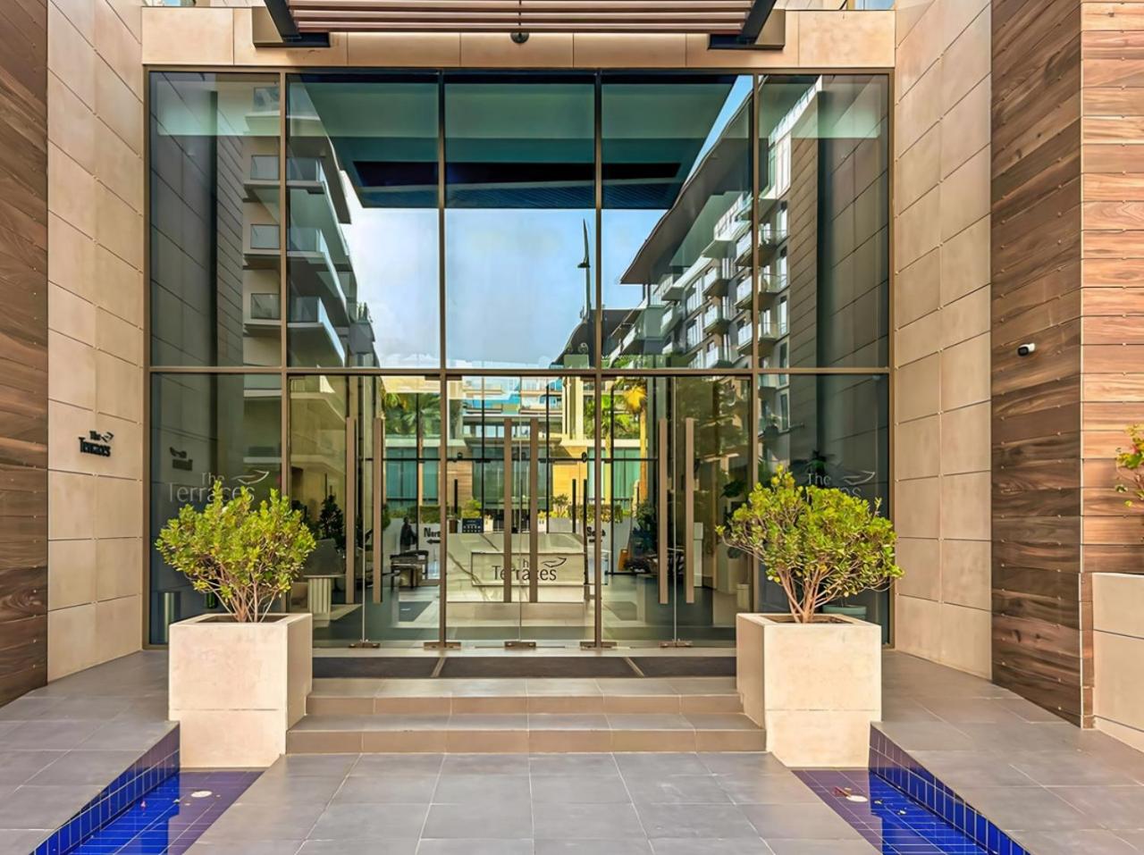Stylish 1BR with Work Desk, Pool and Gym