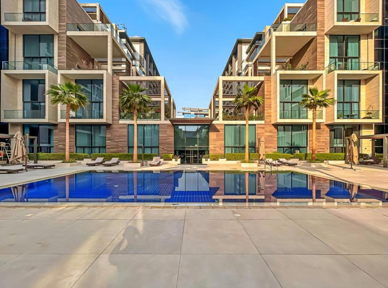 Stylish 1BR with Work Desk, Pool and Gym