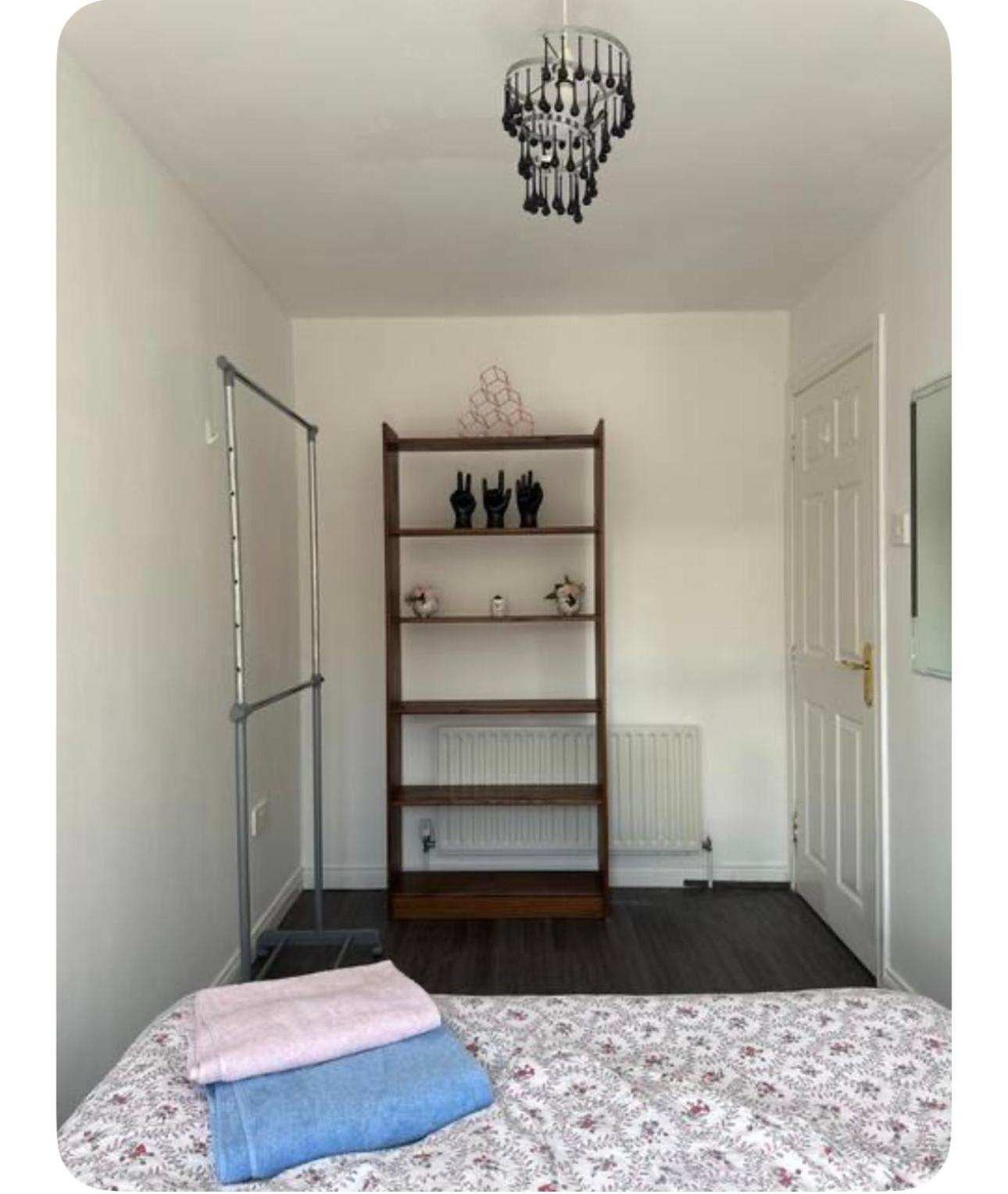Cozy Room in Quiet Cul-de-Sac Near City Centre