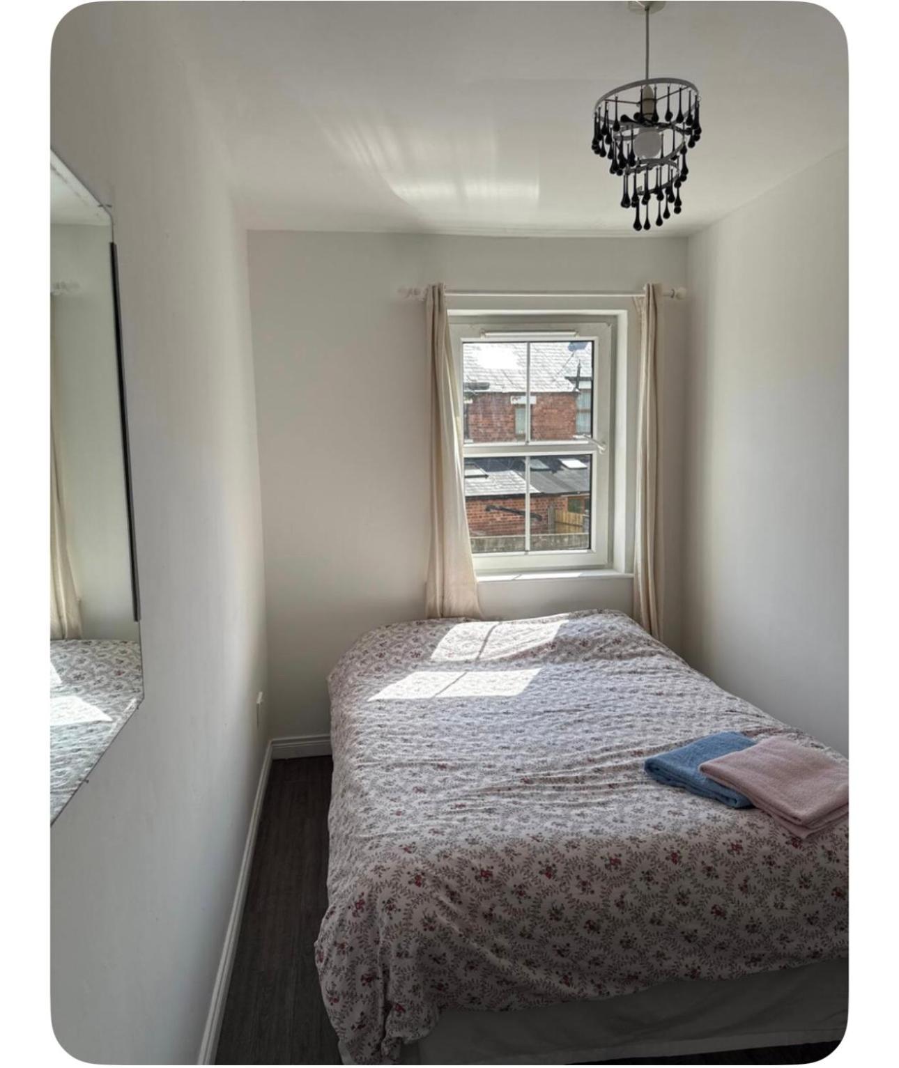 Cozy Room in Quiet Cul-de-Sac Near City Centre