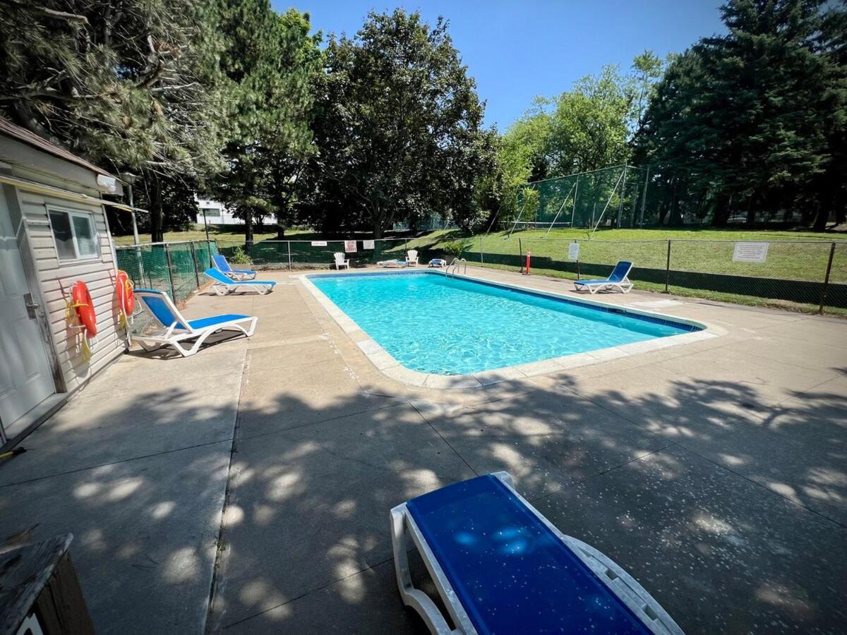 Lower Penthouse Suite with Pools & Sunset Views