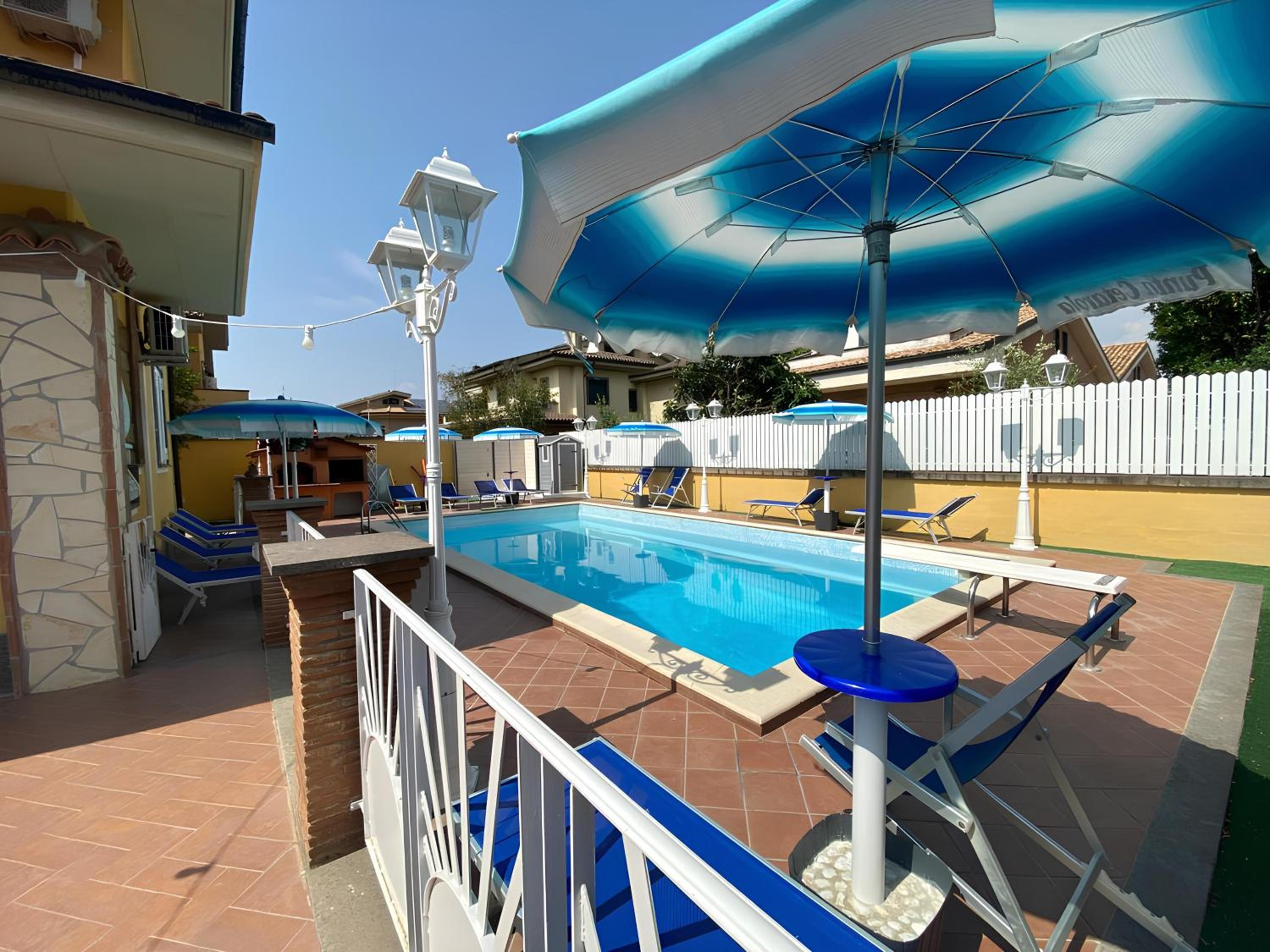 Miu' B&B , Ciampino , Villa con Piscina e Parcheggio Privato