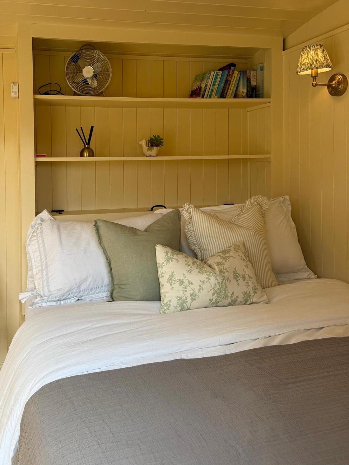 Cosy Shepherd Hut