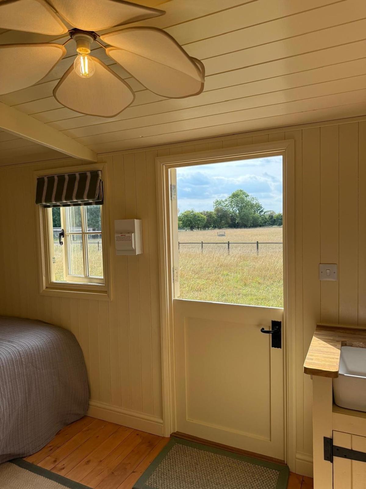 Cosy Shepherd Hut