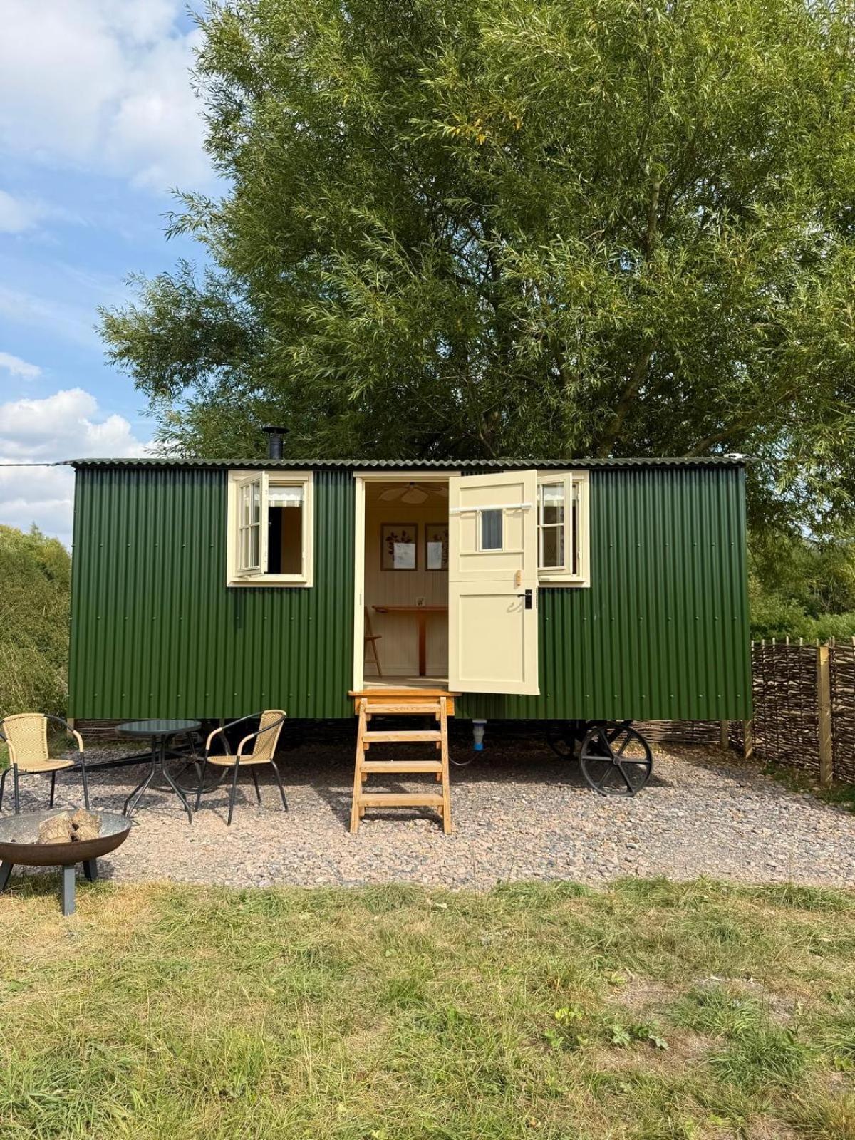 Cosy Shepherd Hut