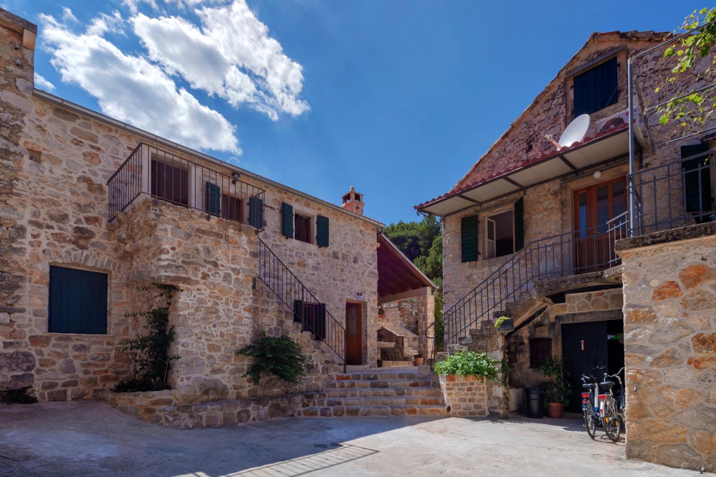 Hotel Stone Villa Marjan - Image 1