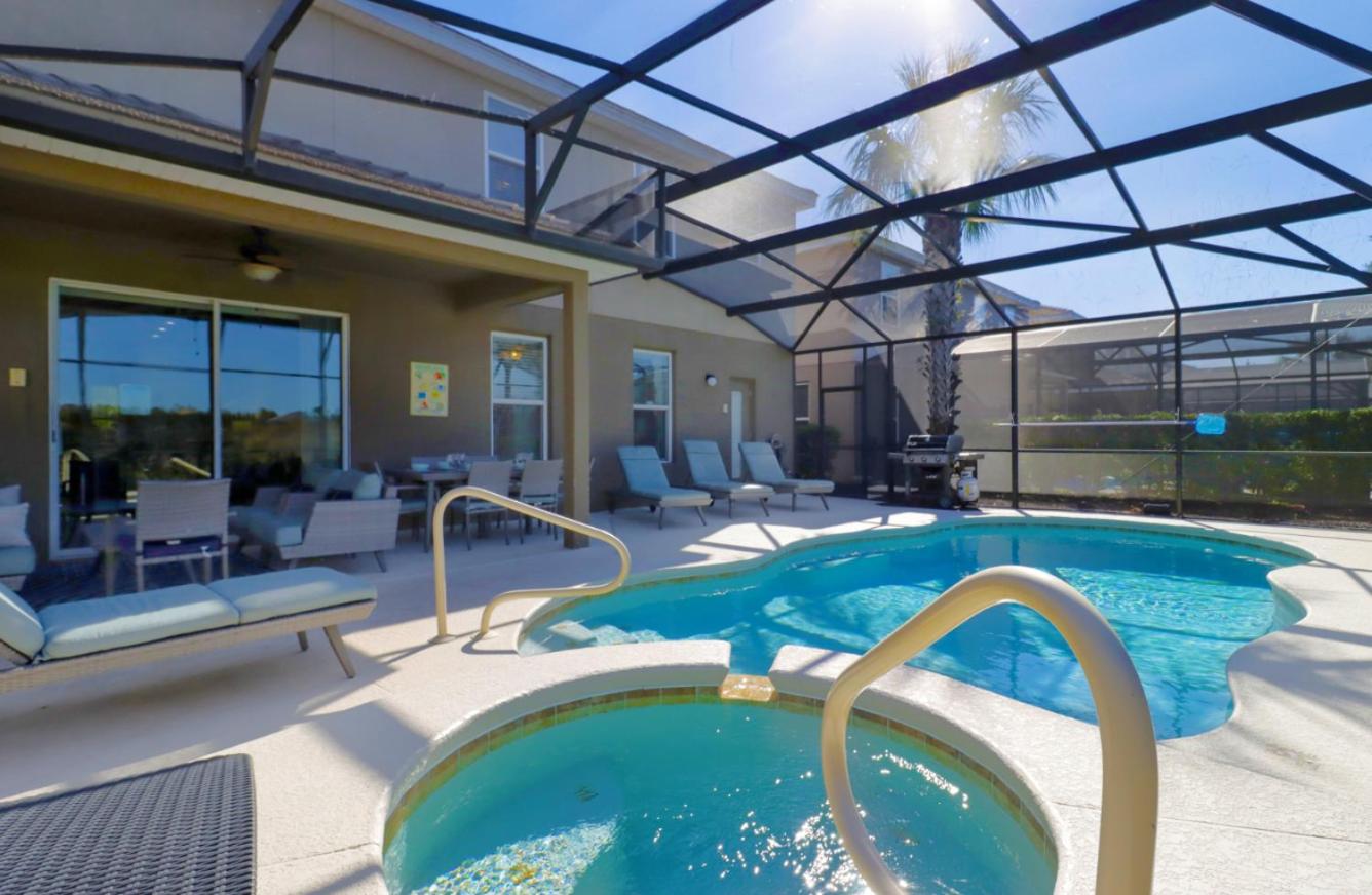 Ideal for Families Solterra Vacation Home with Sunny Pool Deck with Pool and Spa and Games Room Nr Disney