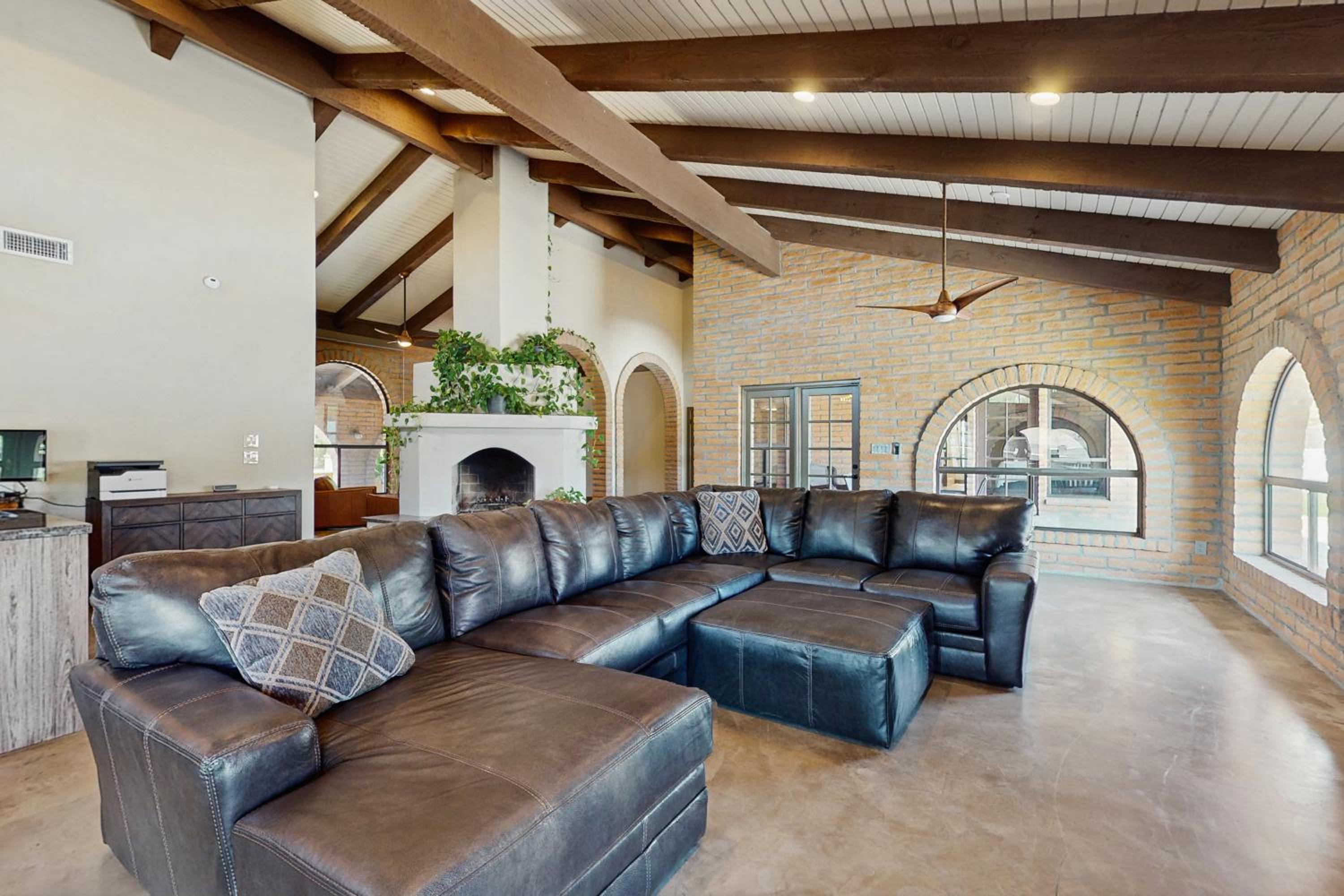 Practice Putts and Lounge Poolside! Scottsdale Home