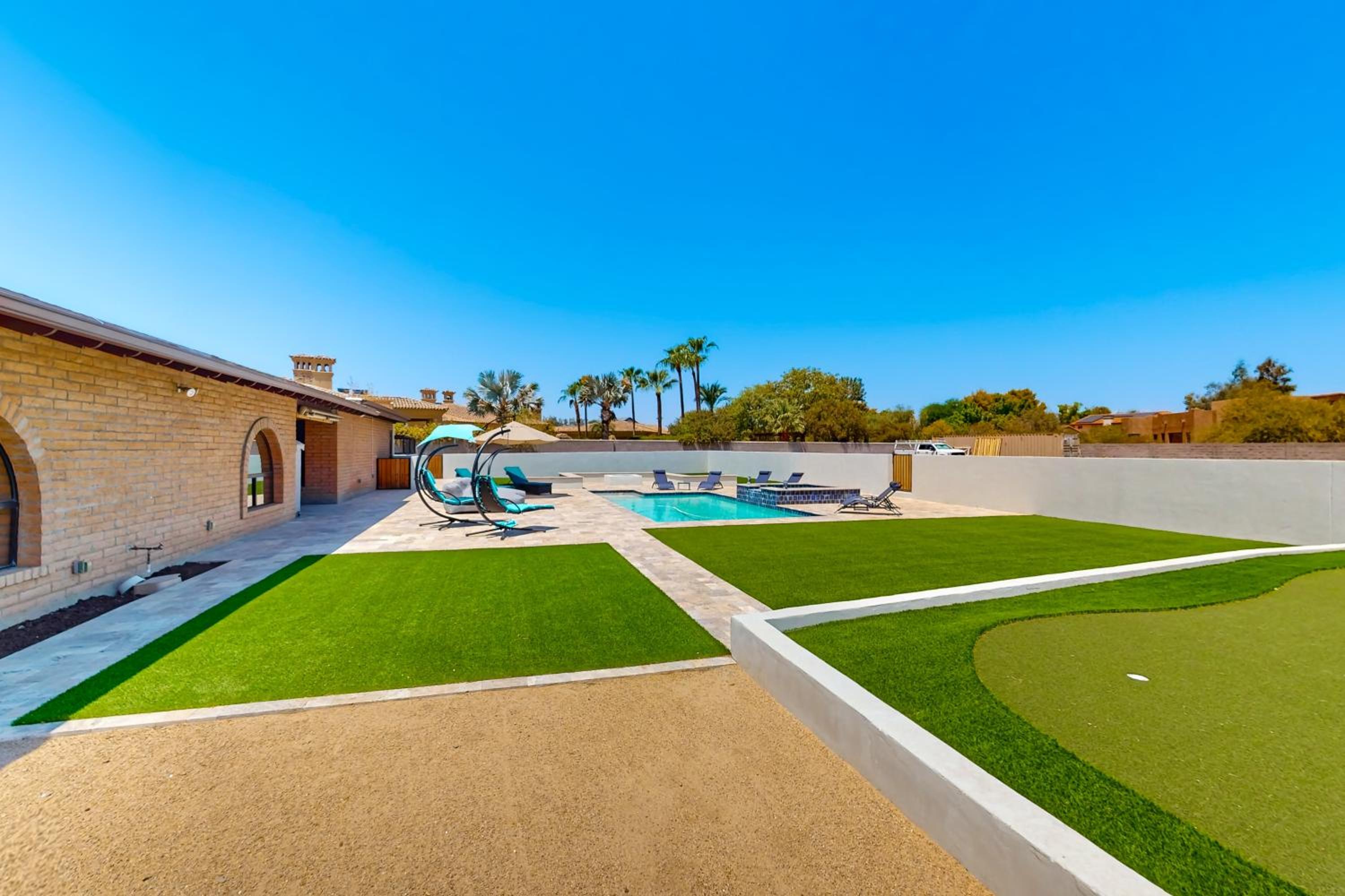 Practice Putts and Lounge Poolside! Scottsdale Home