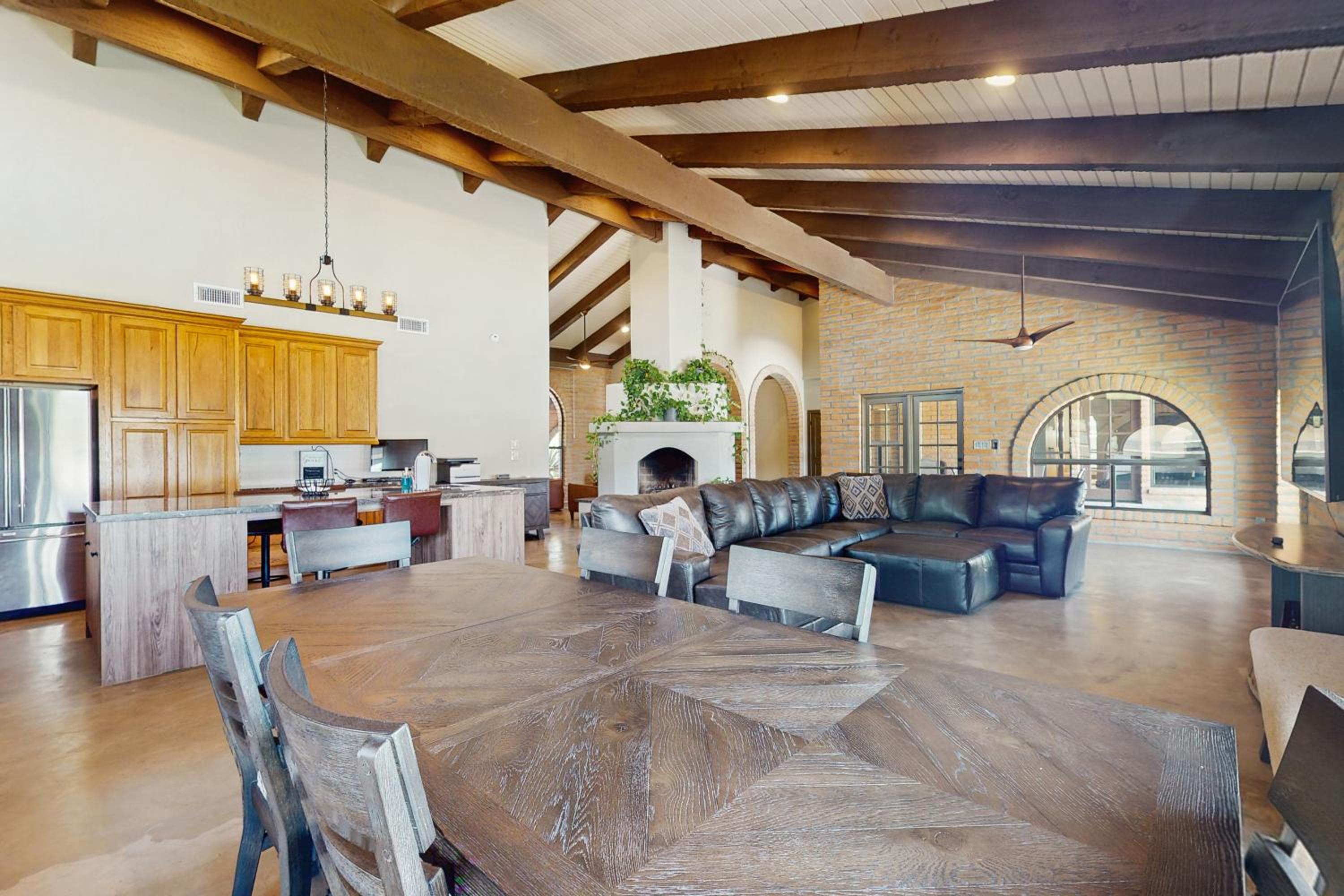 Practice Putts and Lounge Poolside! Scottsdale Home