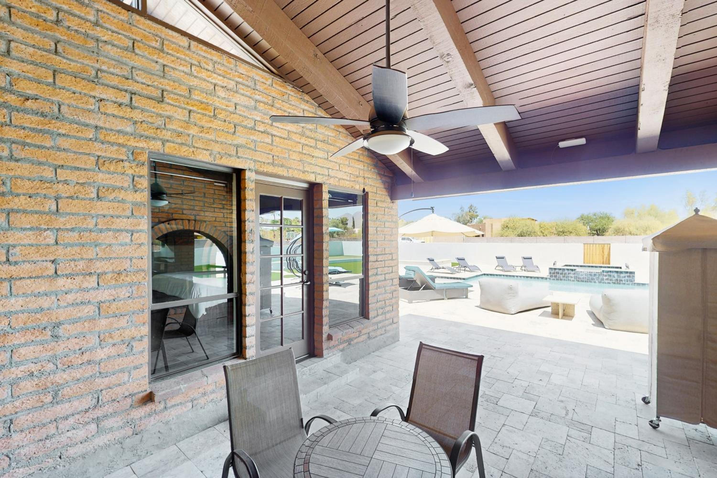 Practice Putts and Lounge Poolside! Scottsdale Home