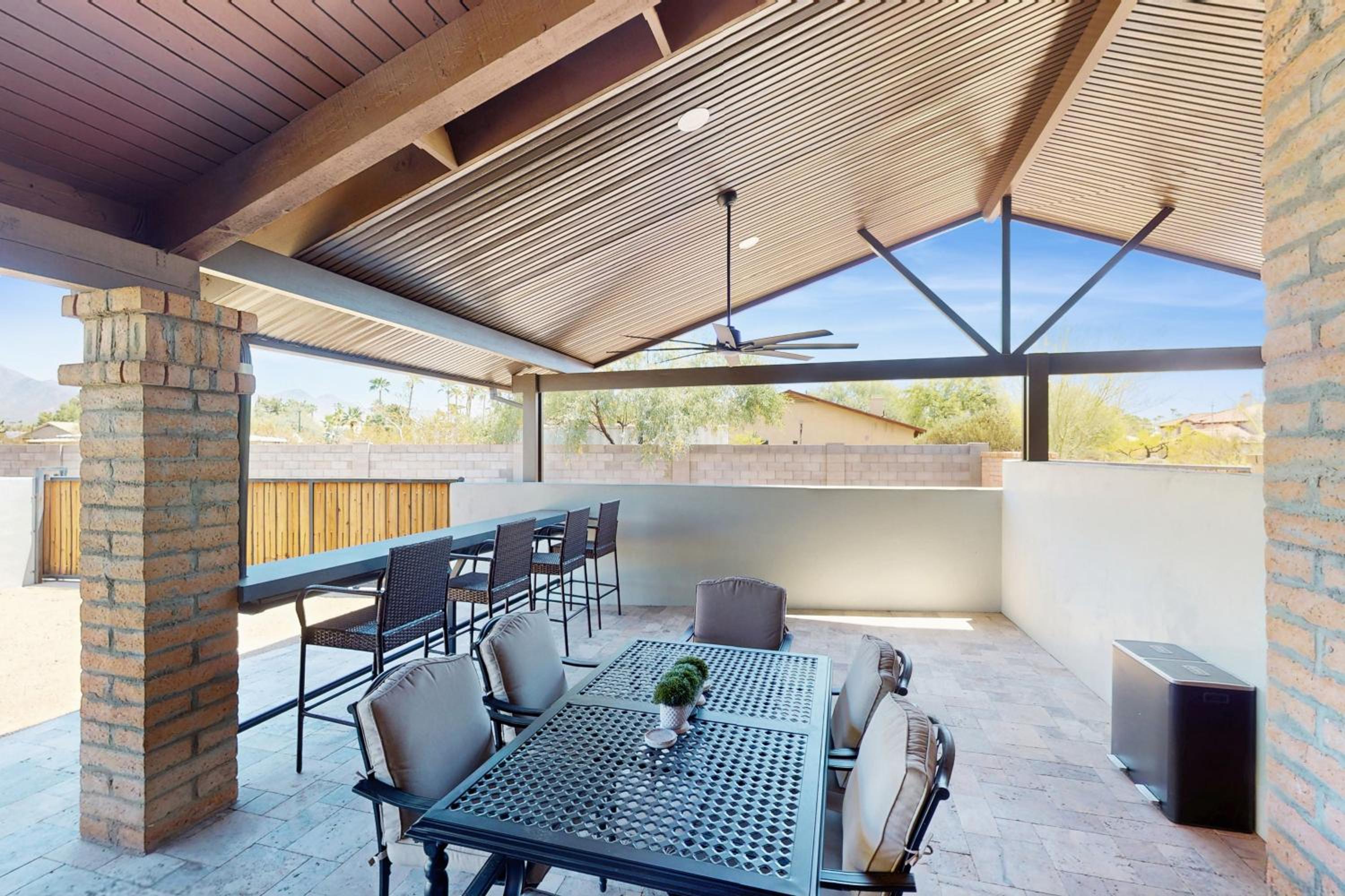 Practice Putts and Lounge Poolside! Scottsdale Home