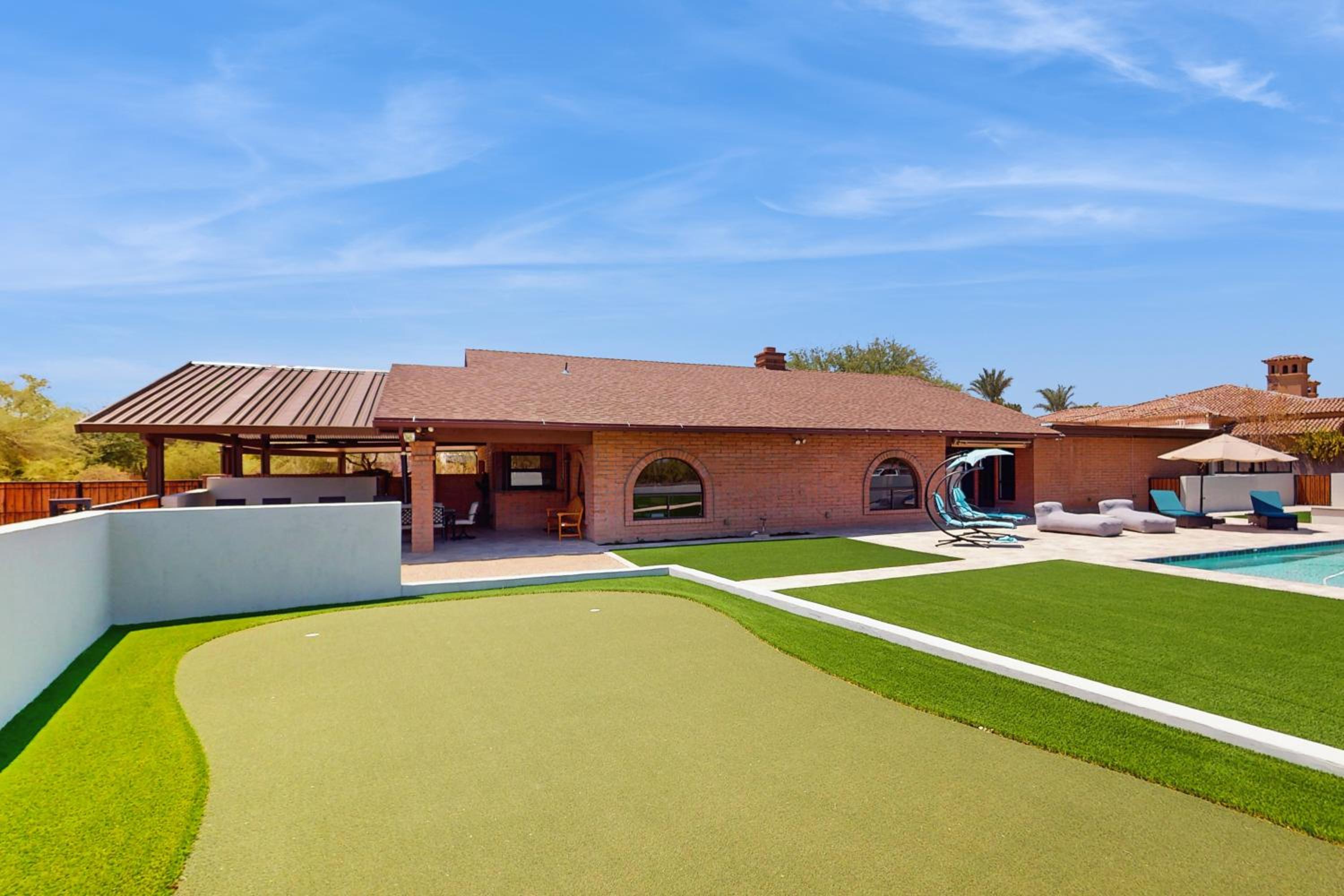 Practice Putts and Lounge Poolside! Scottsdale Home