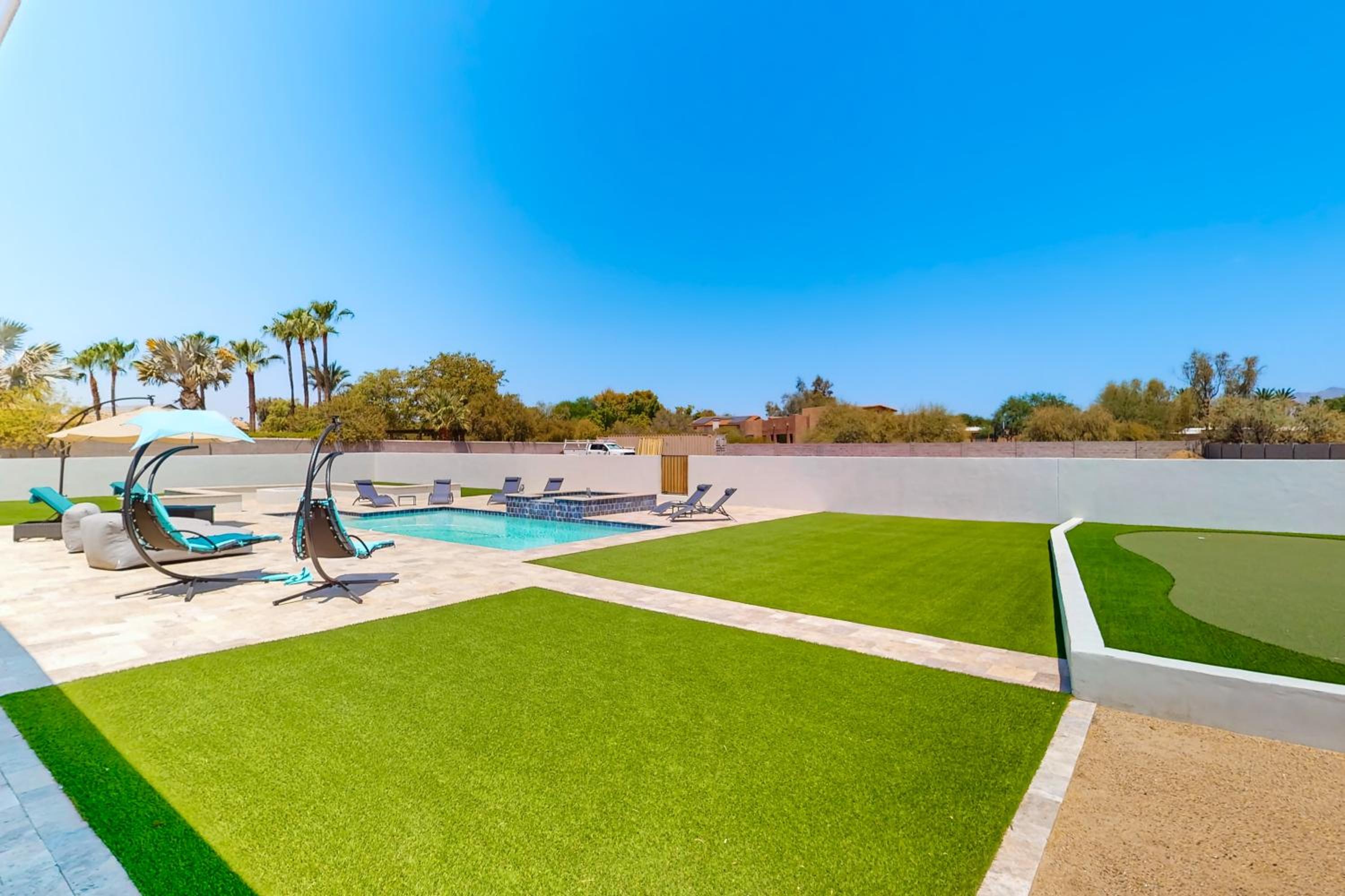 Practice Putts and Lounge Poolside! Scottsdale Home