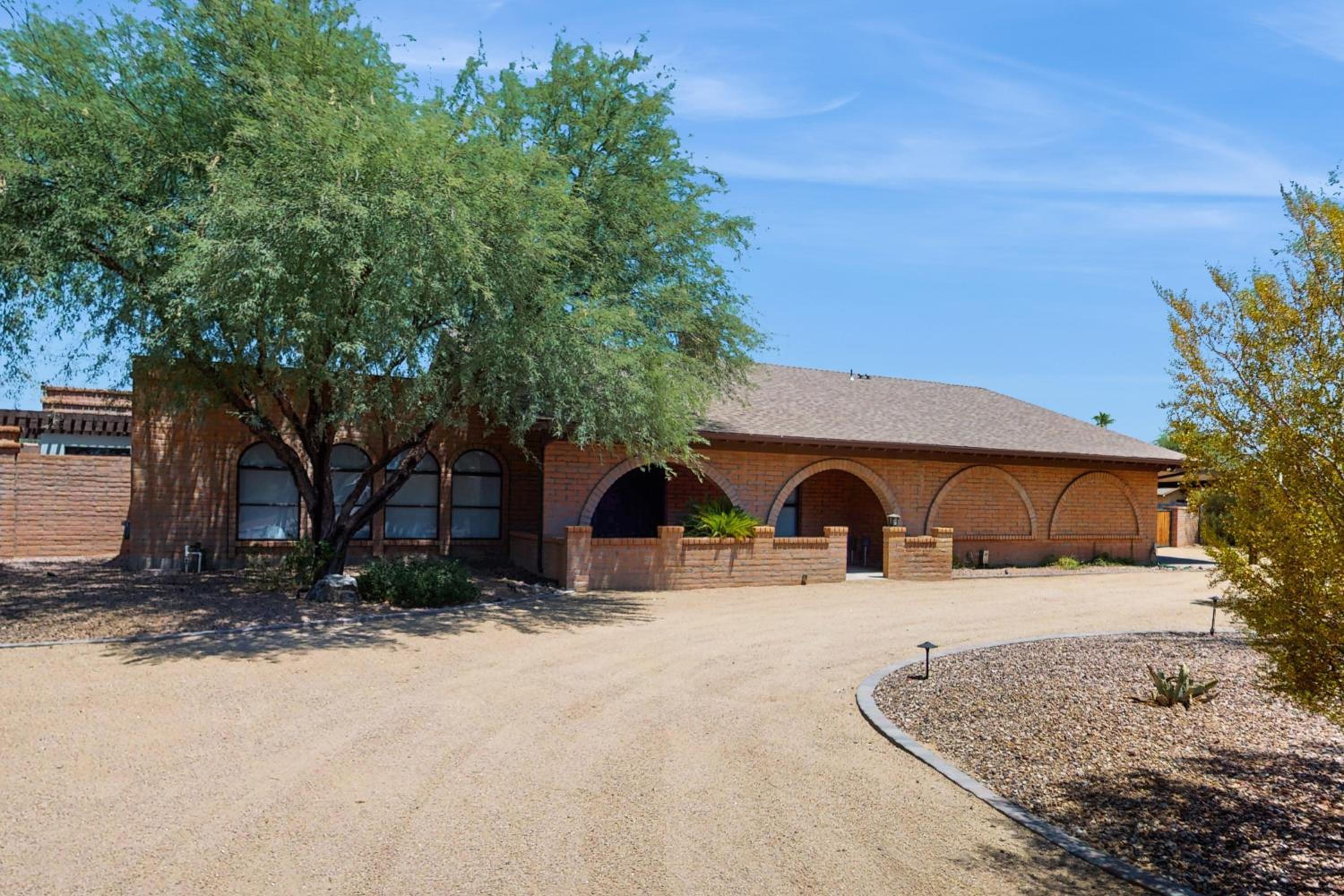 Practice Putts and Lounge Poolside! Scottsdale Home