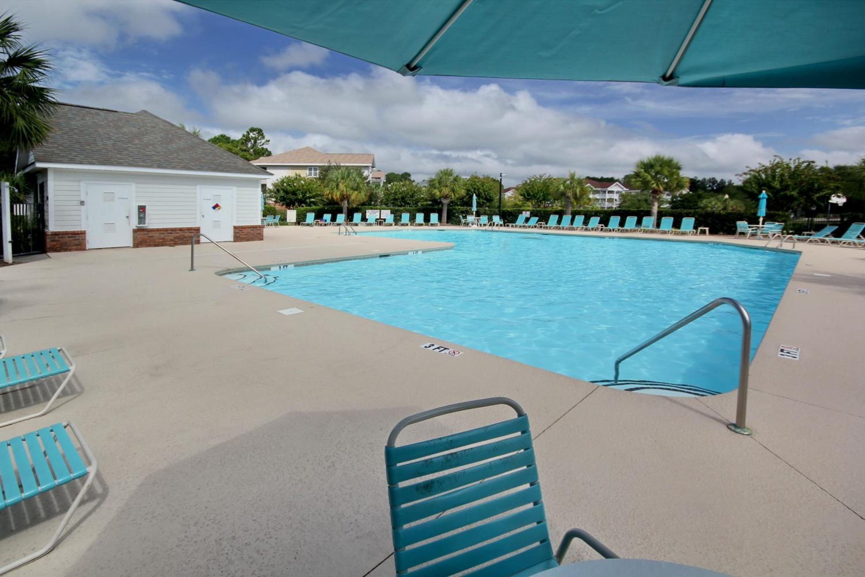 Pool and Tennis! Updated Barefoot Resort Condo
