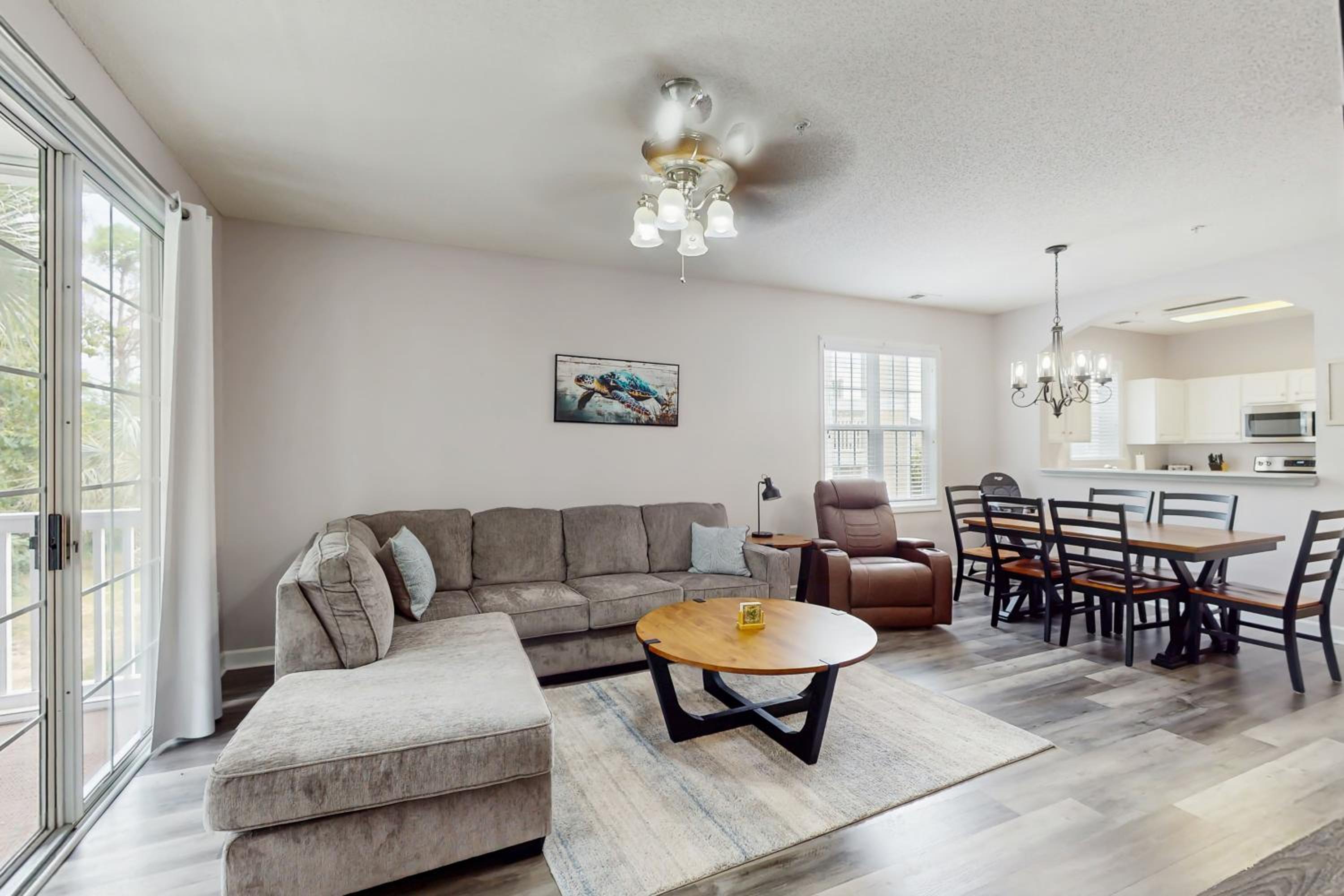 Pool and Tennis! Updated Barefoot Resort Condo
