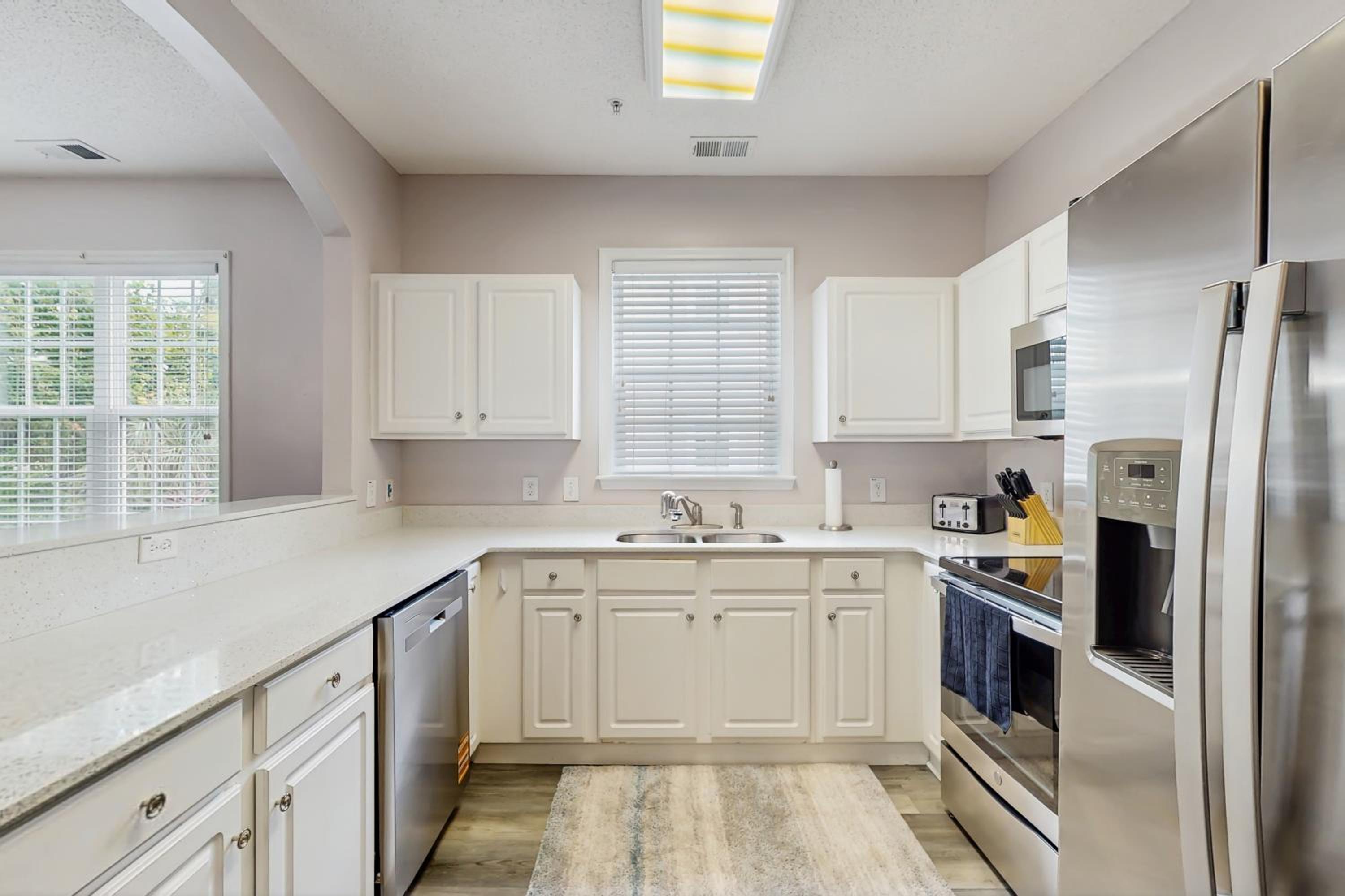 Pool and Tennis! Updated Barefoot Resort Condo