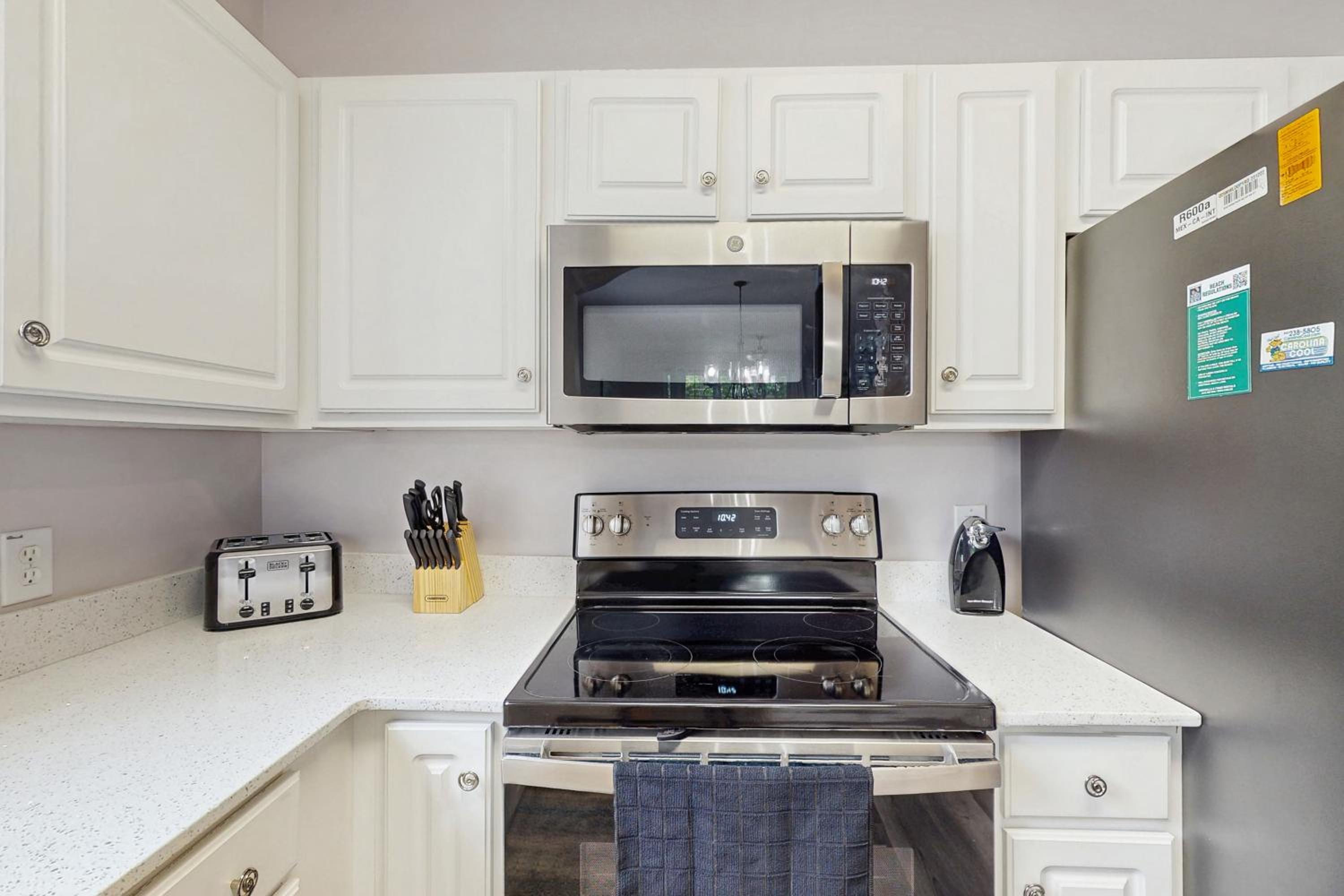 Pool and Tennis! Updated Barefoot Resort Condo