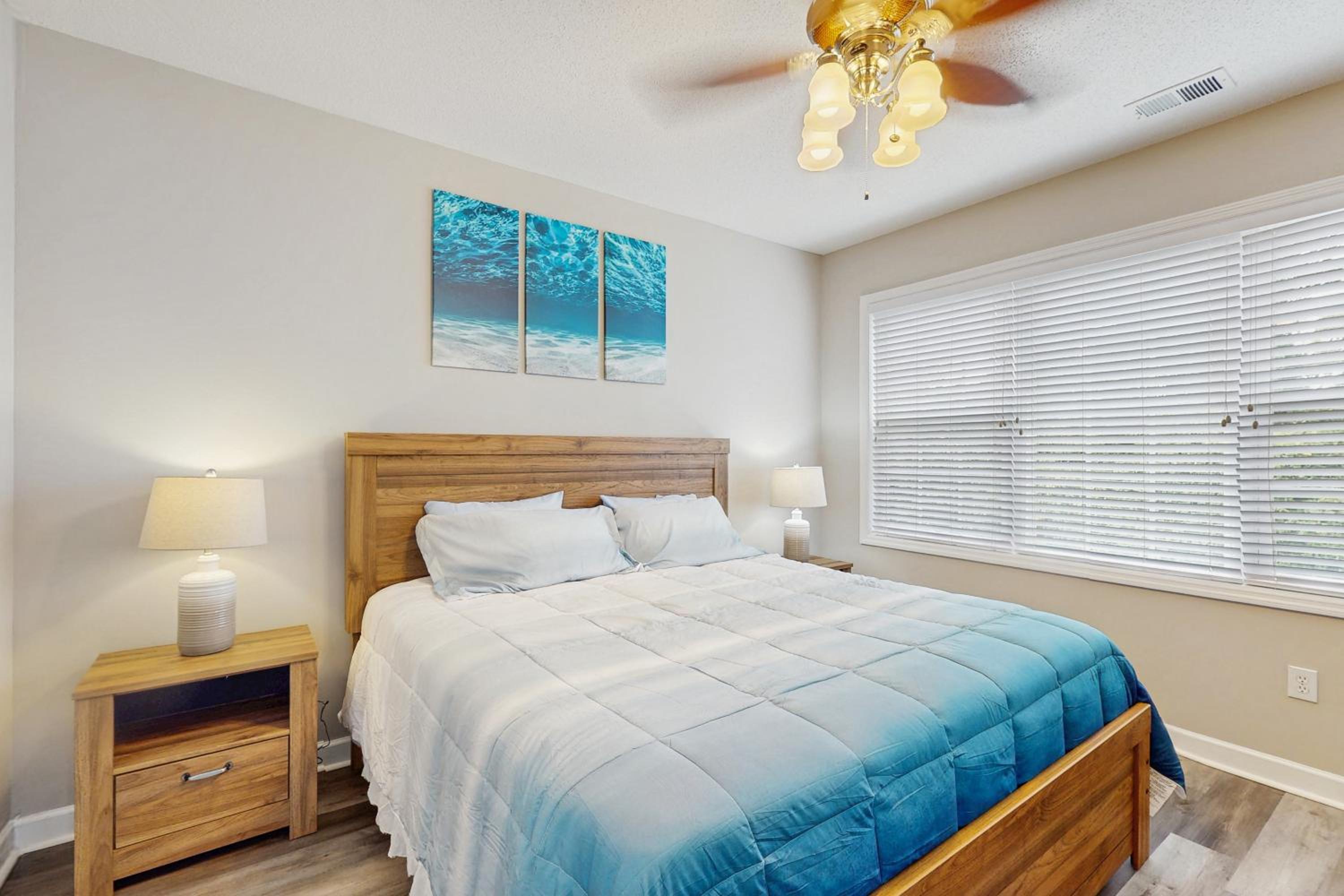 Pool and Tennis! Updated Barefoot Resort Condo