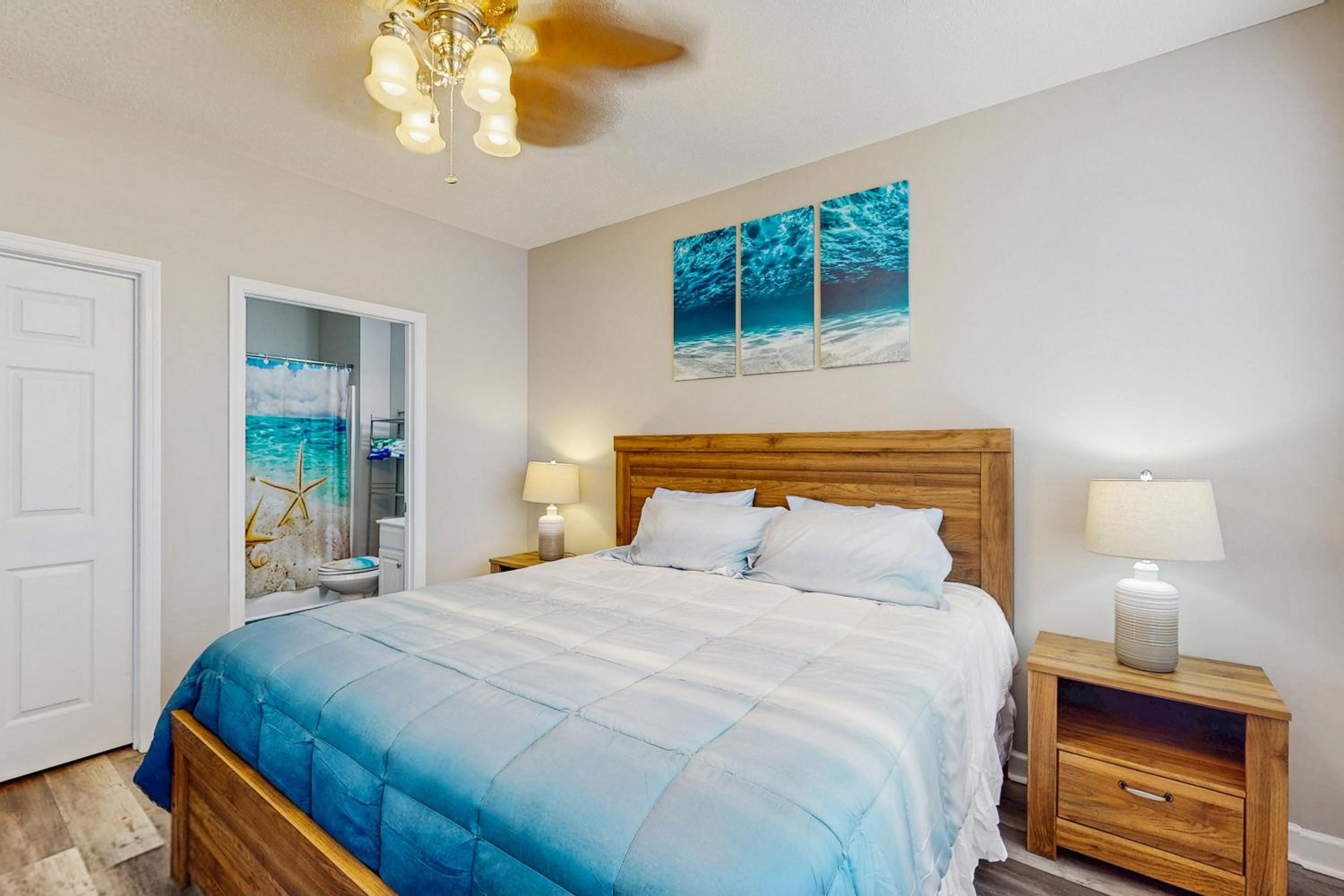 Pool and Tennis! Updated Barefoot Resort Condo