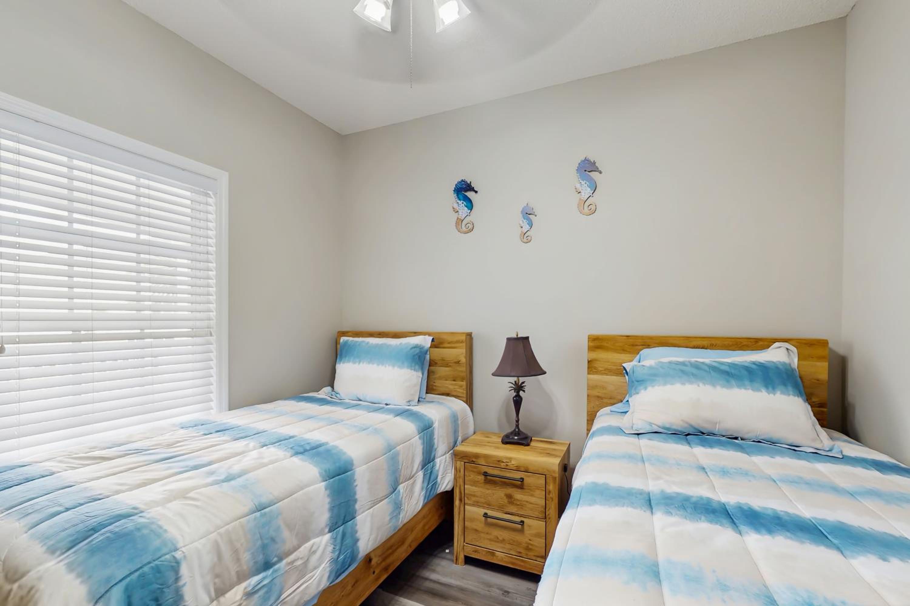 Pool and Tennis! Updated Barefoot Resort Condo