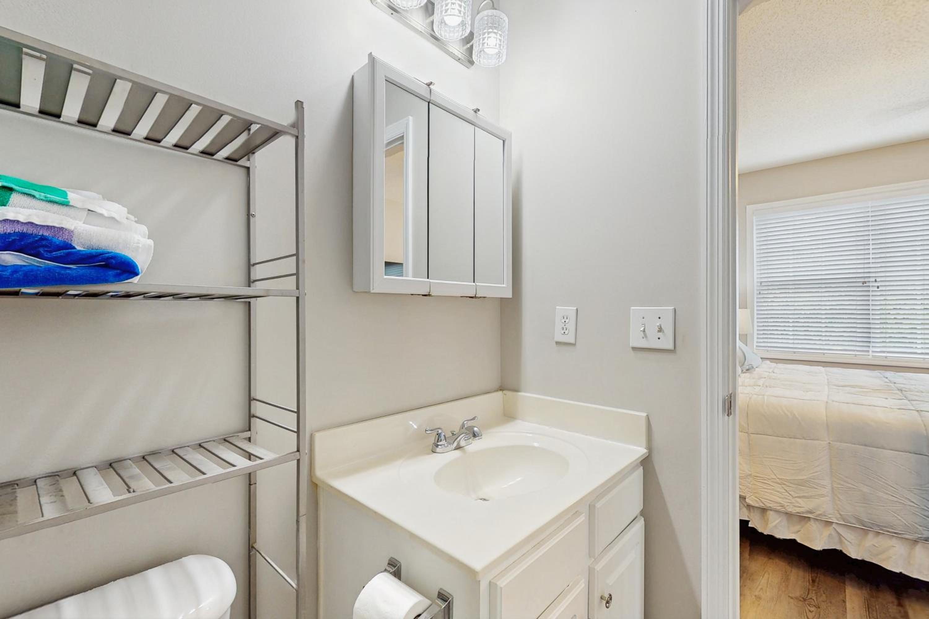 Pool and Tennis! Updated Barefoot Resort Condo