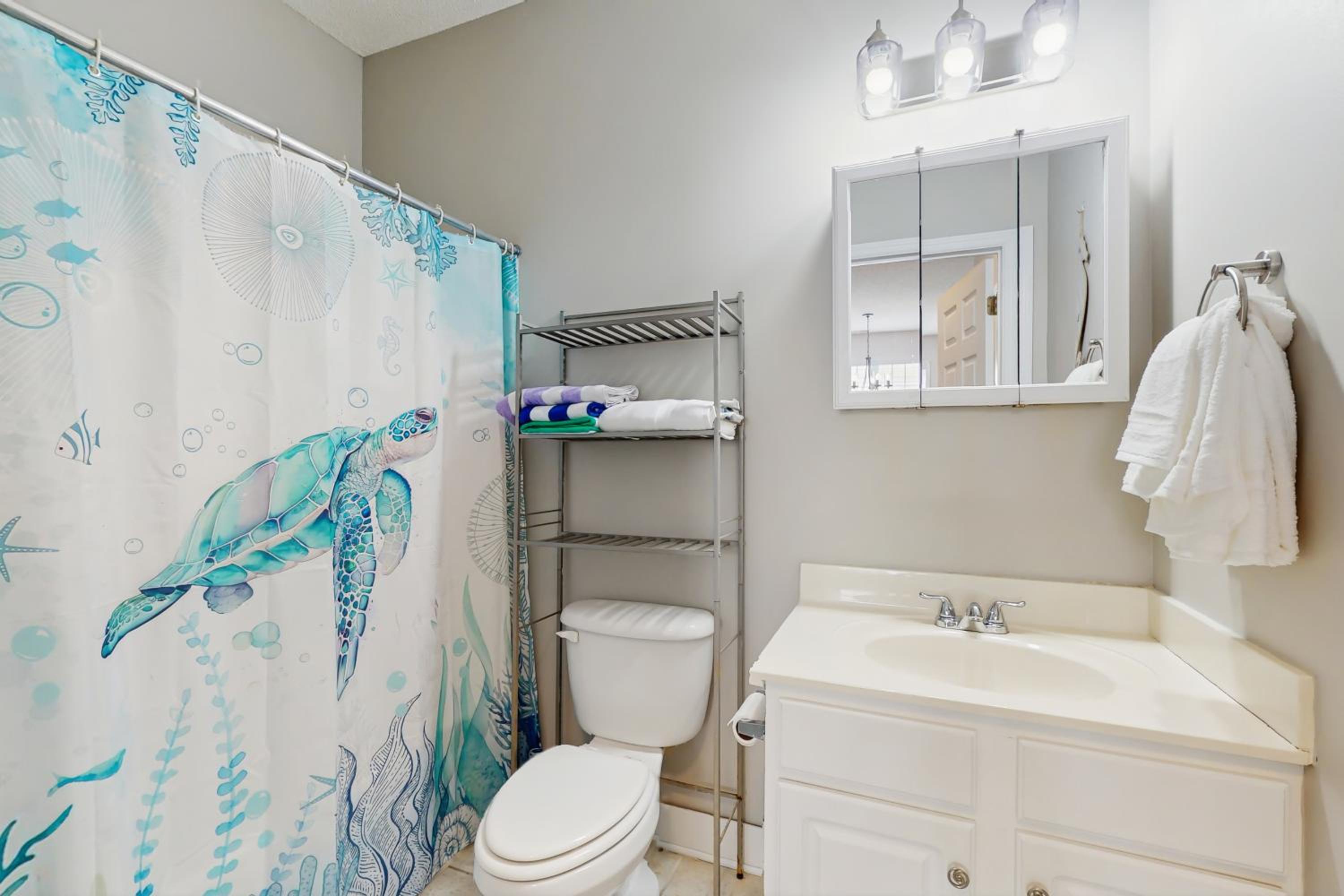 Pool and Tennis! Updated Barefoot Resort Condo