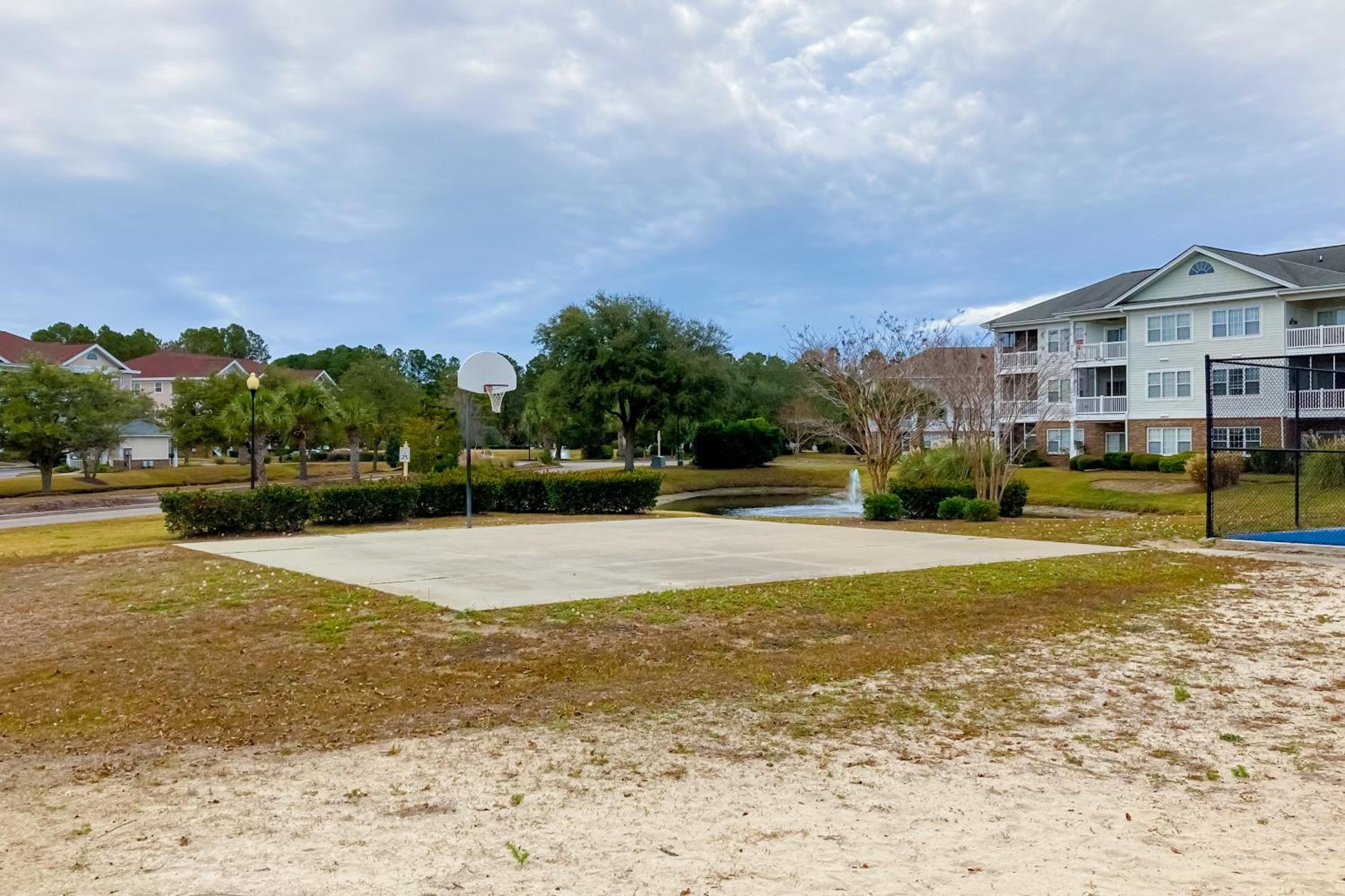 Pool and Tennis! Updated Barefoot Resort Condo