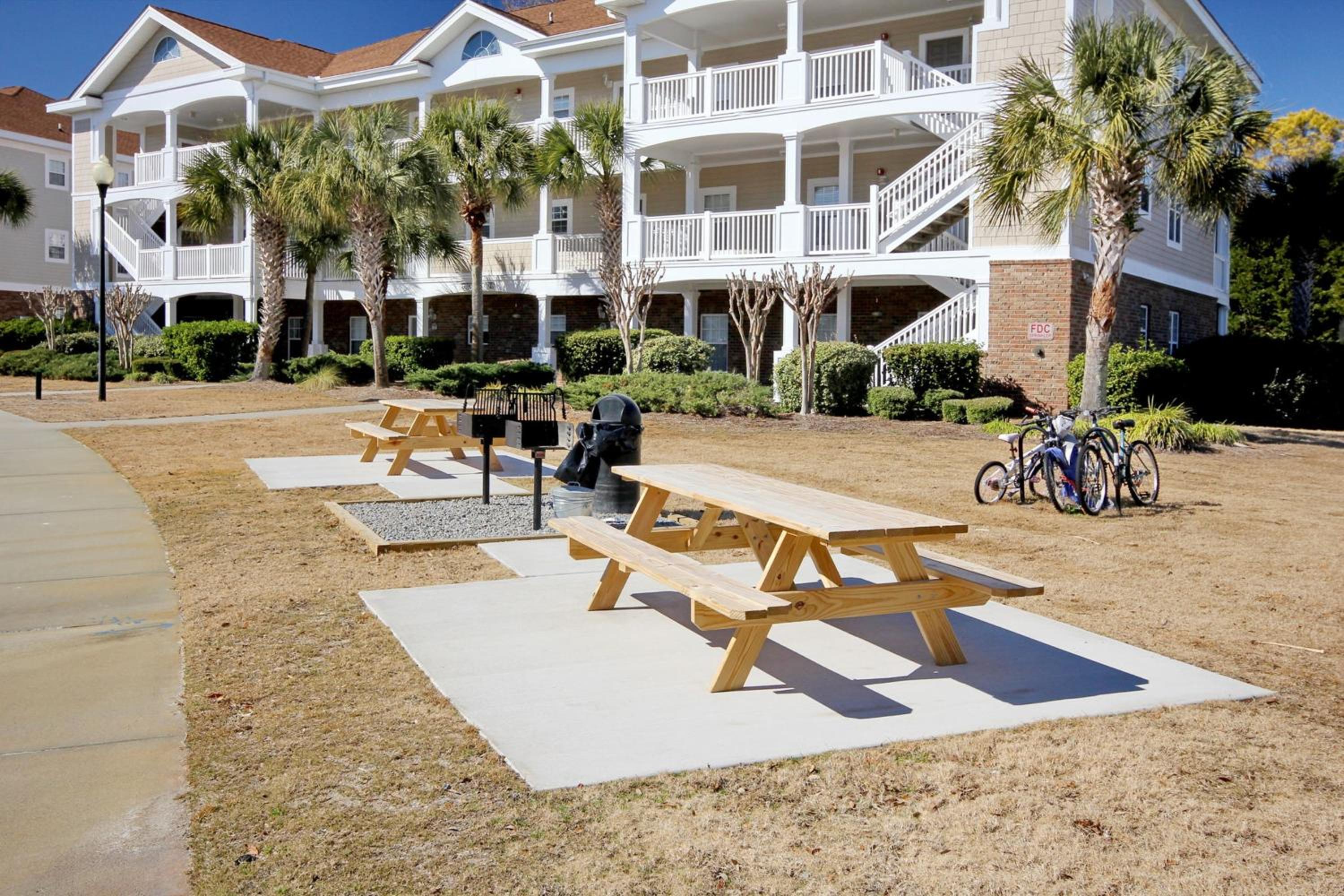 Pool and Tennis! Updated Barefoot Resort Condo