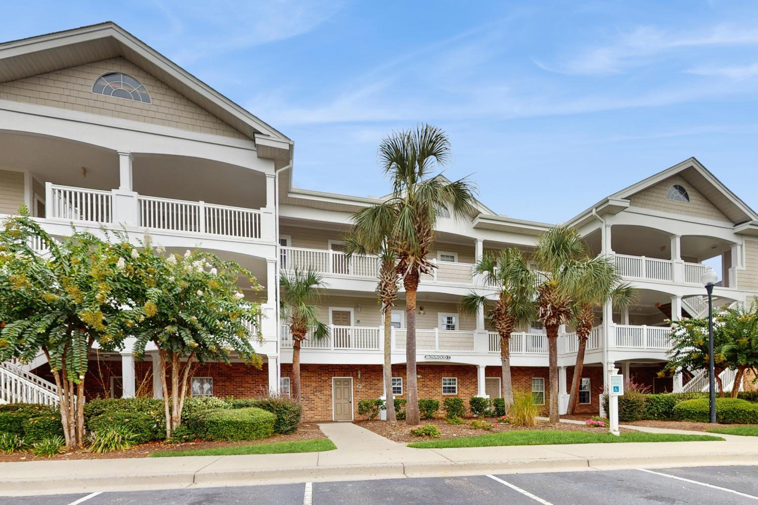 Pool and Tennis! Updated Barefoot Resort Condo